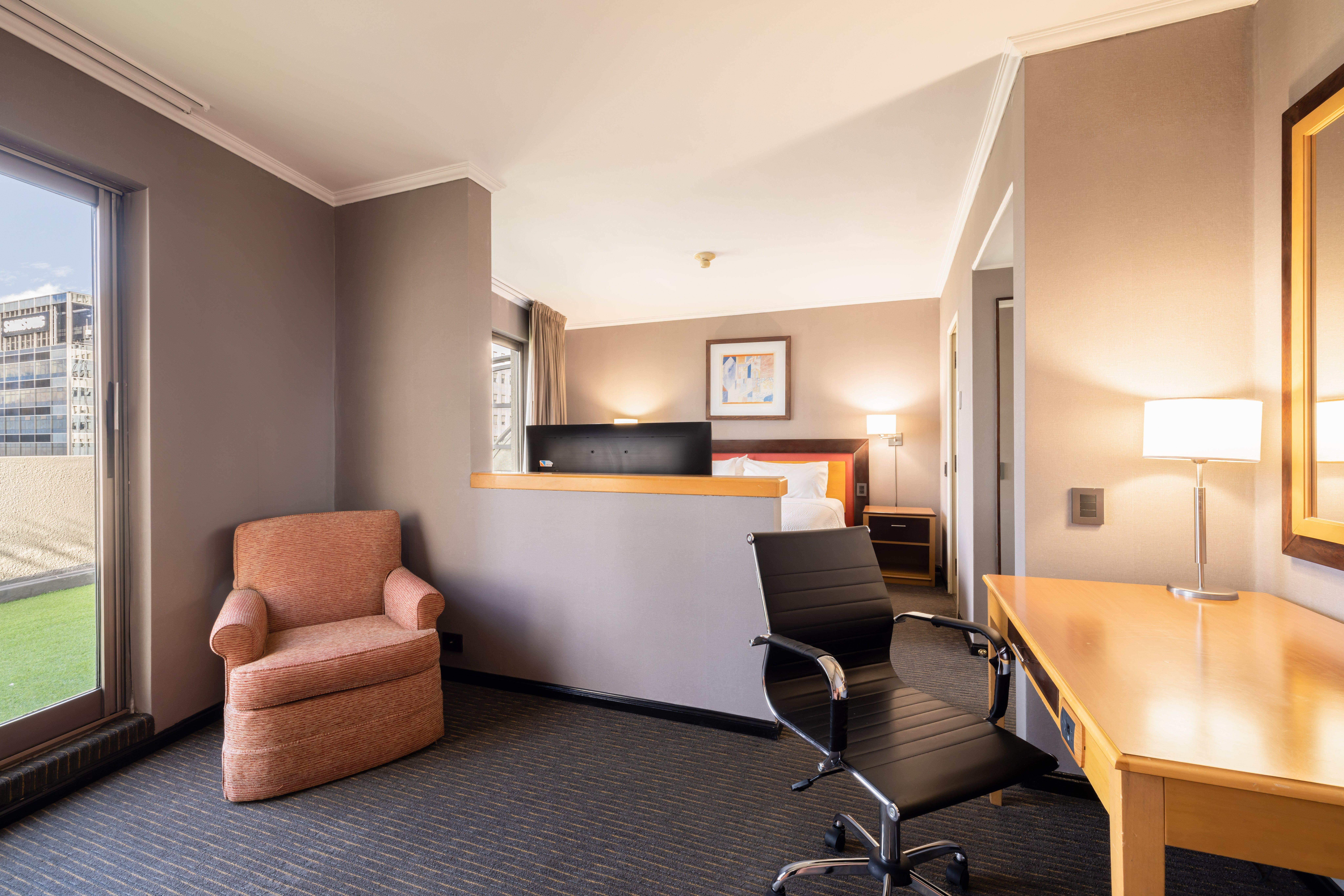 Suite City View King Bed