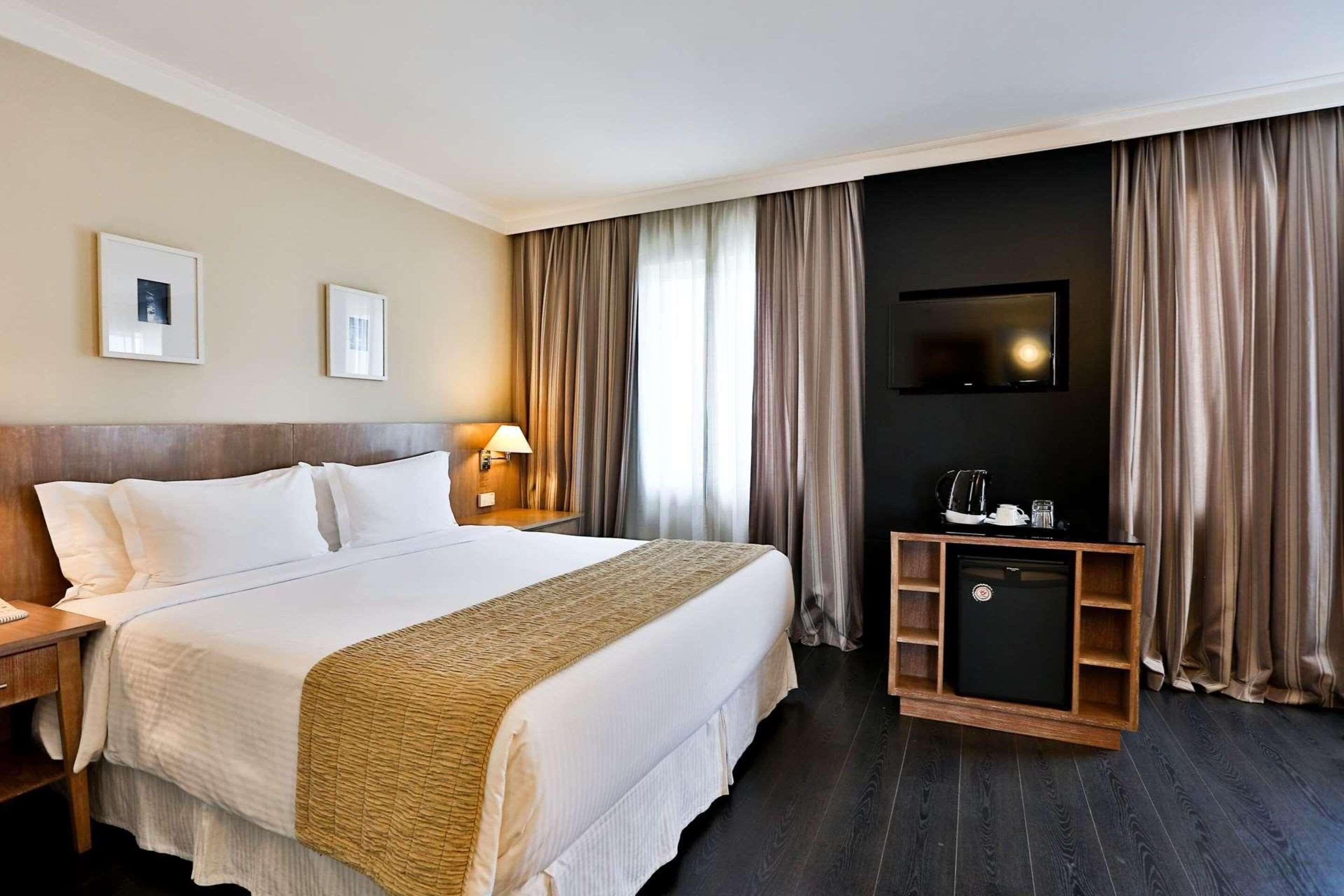 Double Queen Size Bed