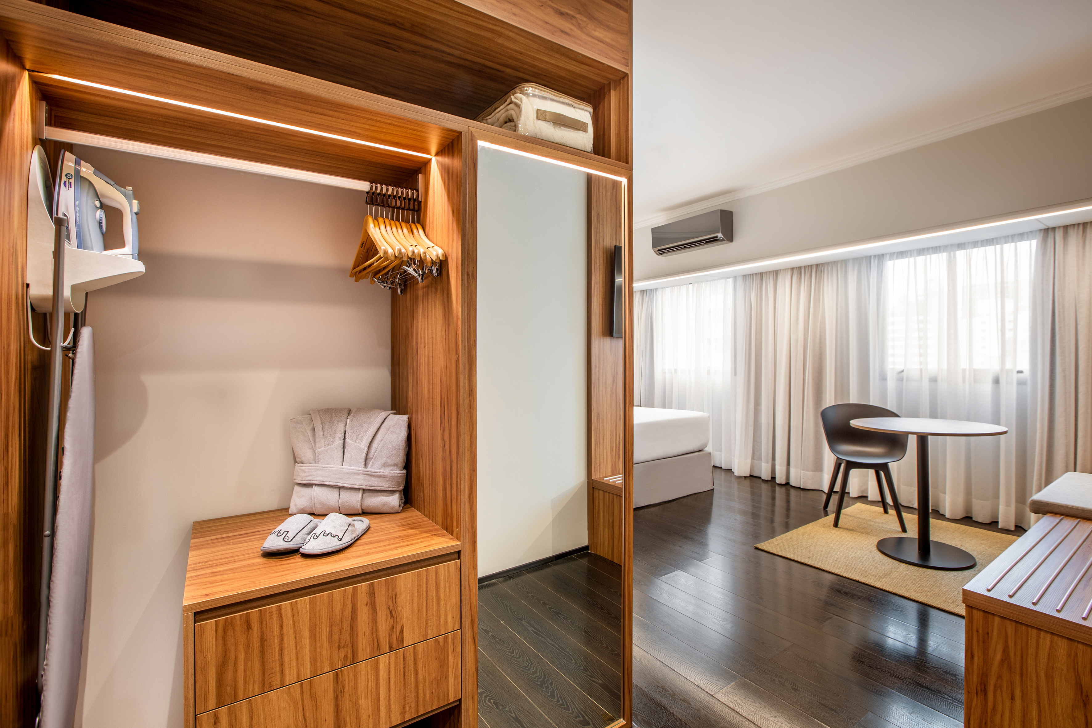 Room City View Queen Bed