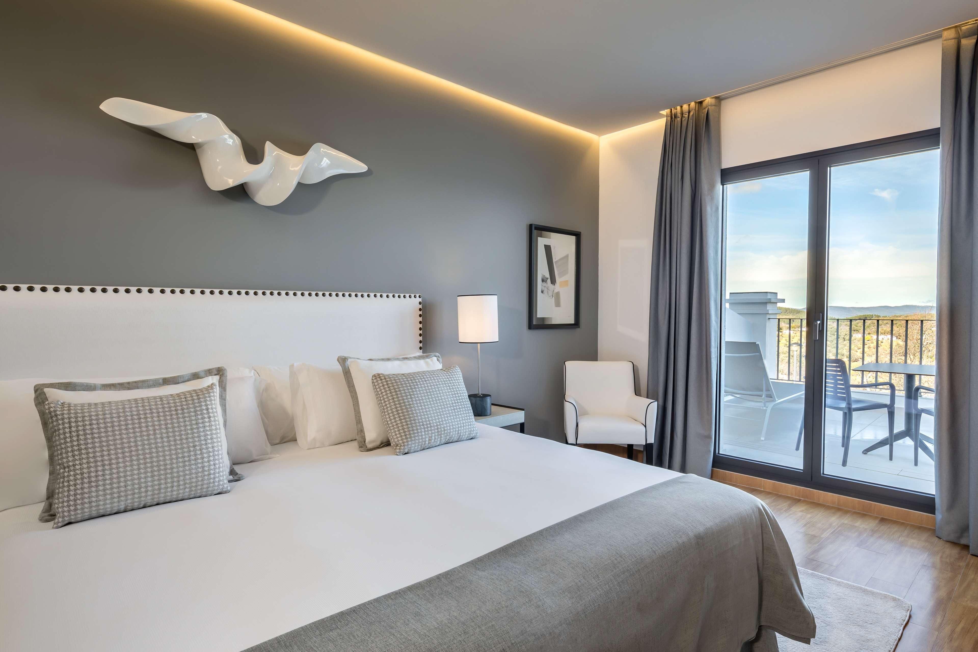 Double or Twin Deluxe with Terrace