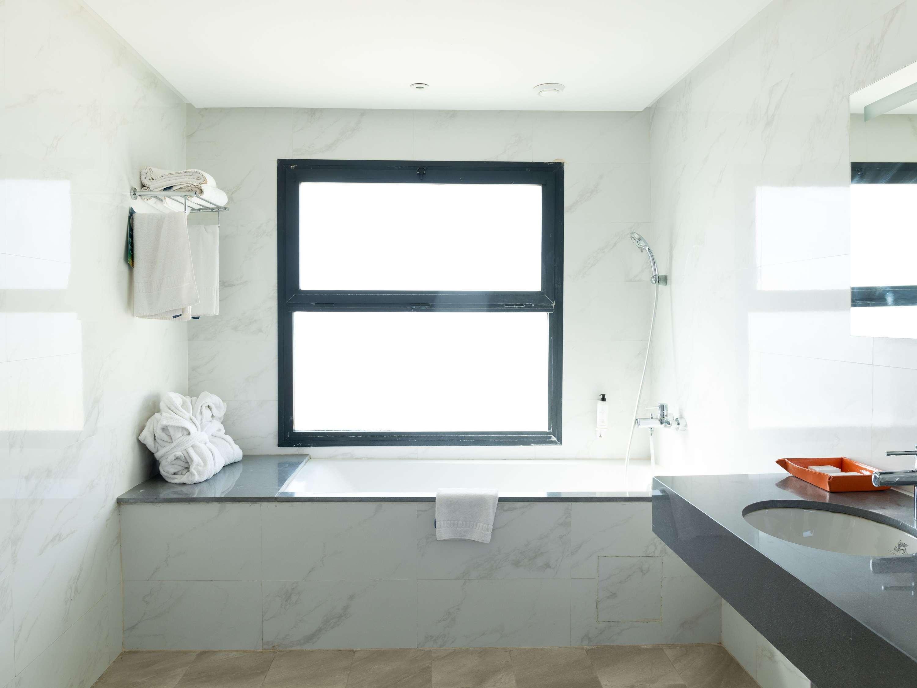 Suite Ocean View King Bed