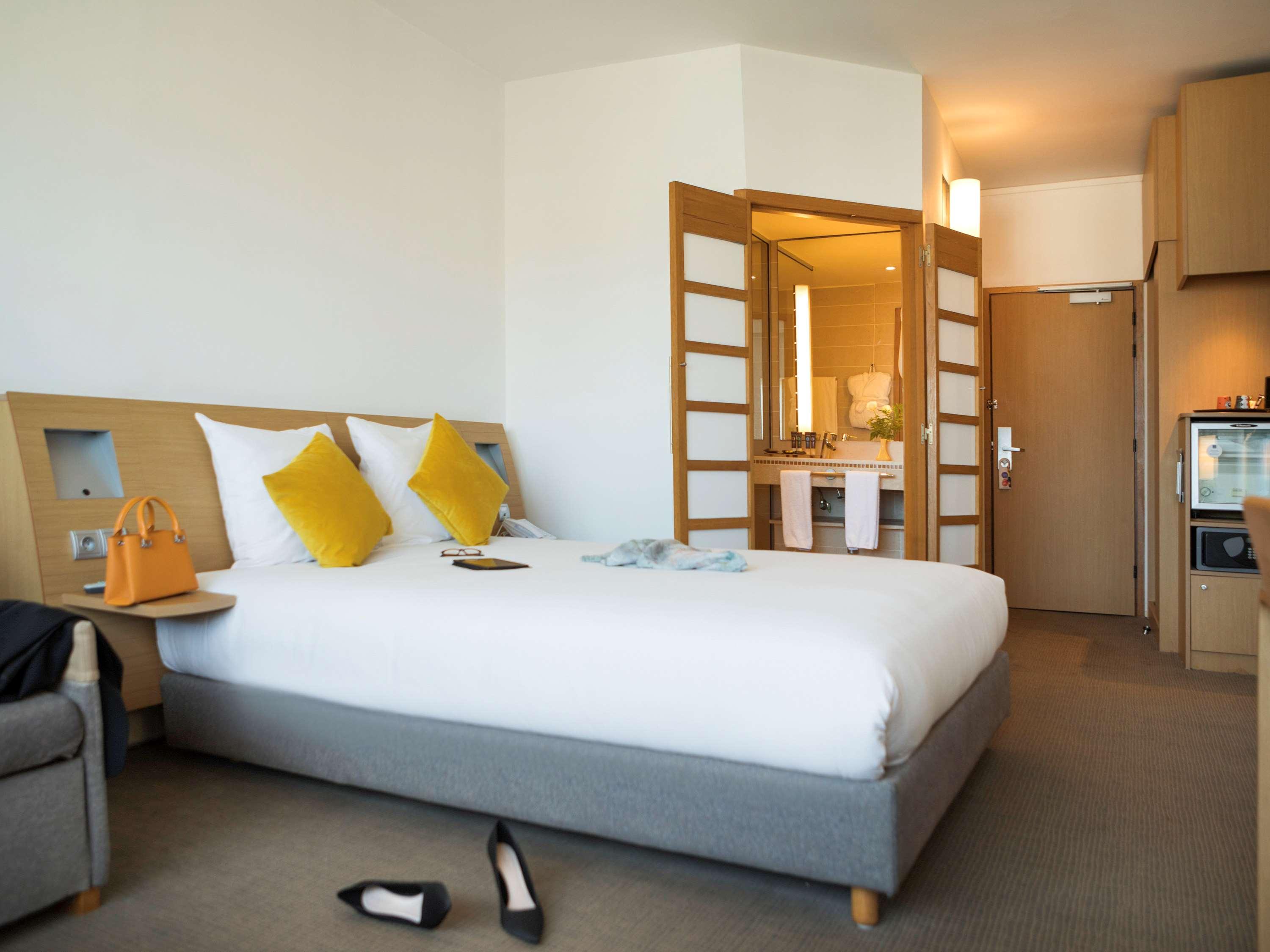 Double Queen Size Bed