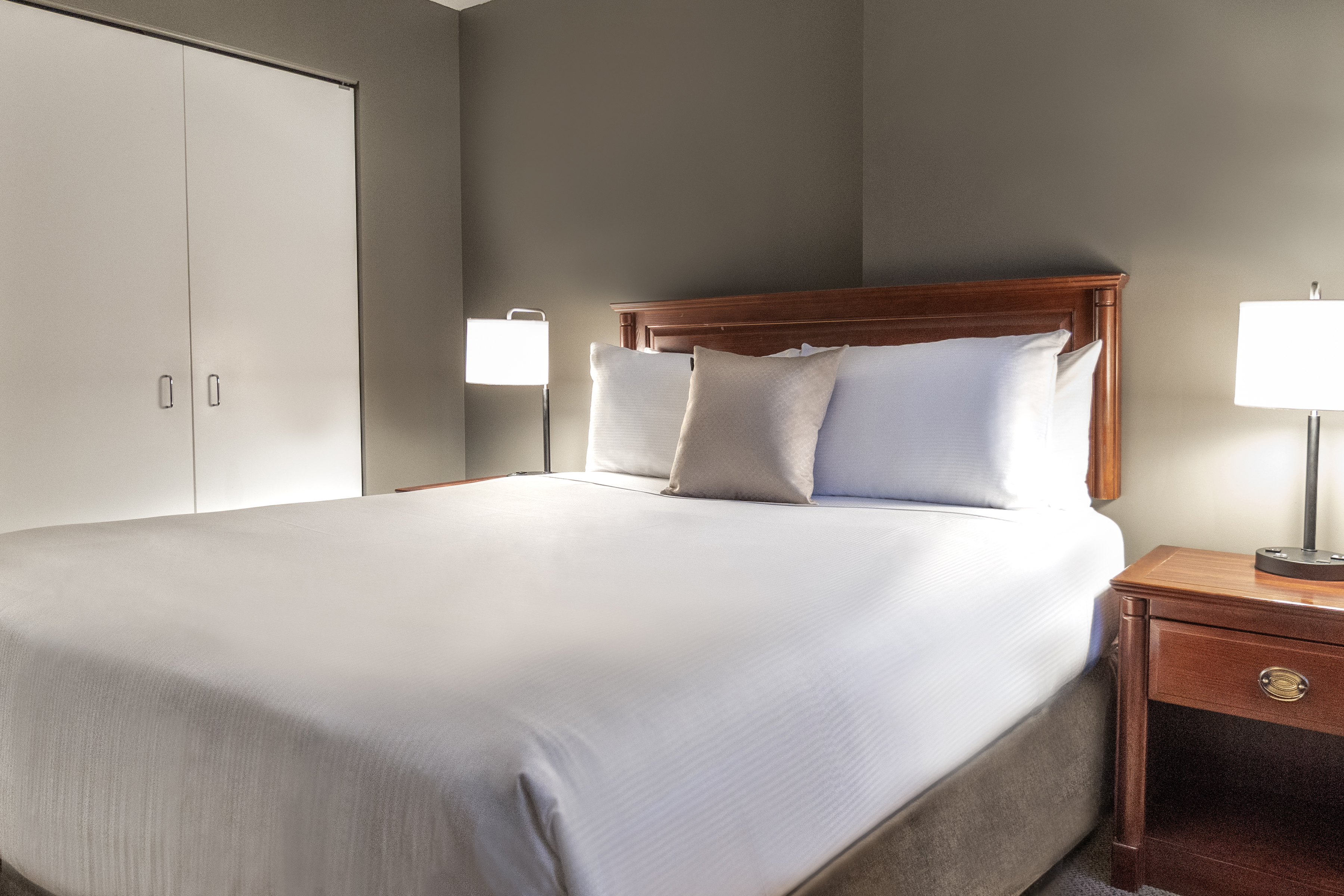 Suite Queen Size Bed