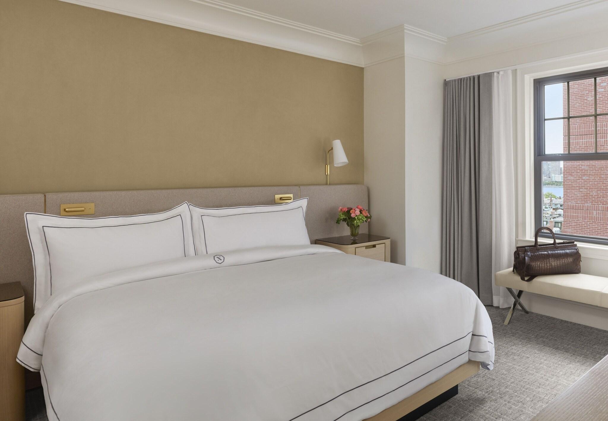 Suite Classic King Bed