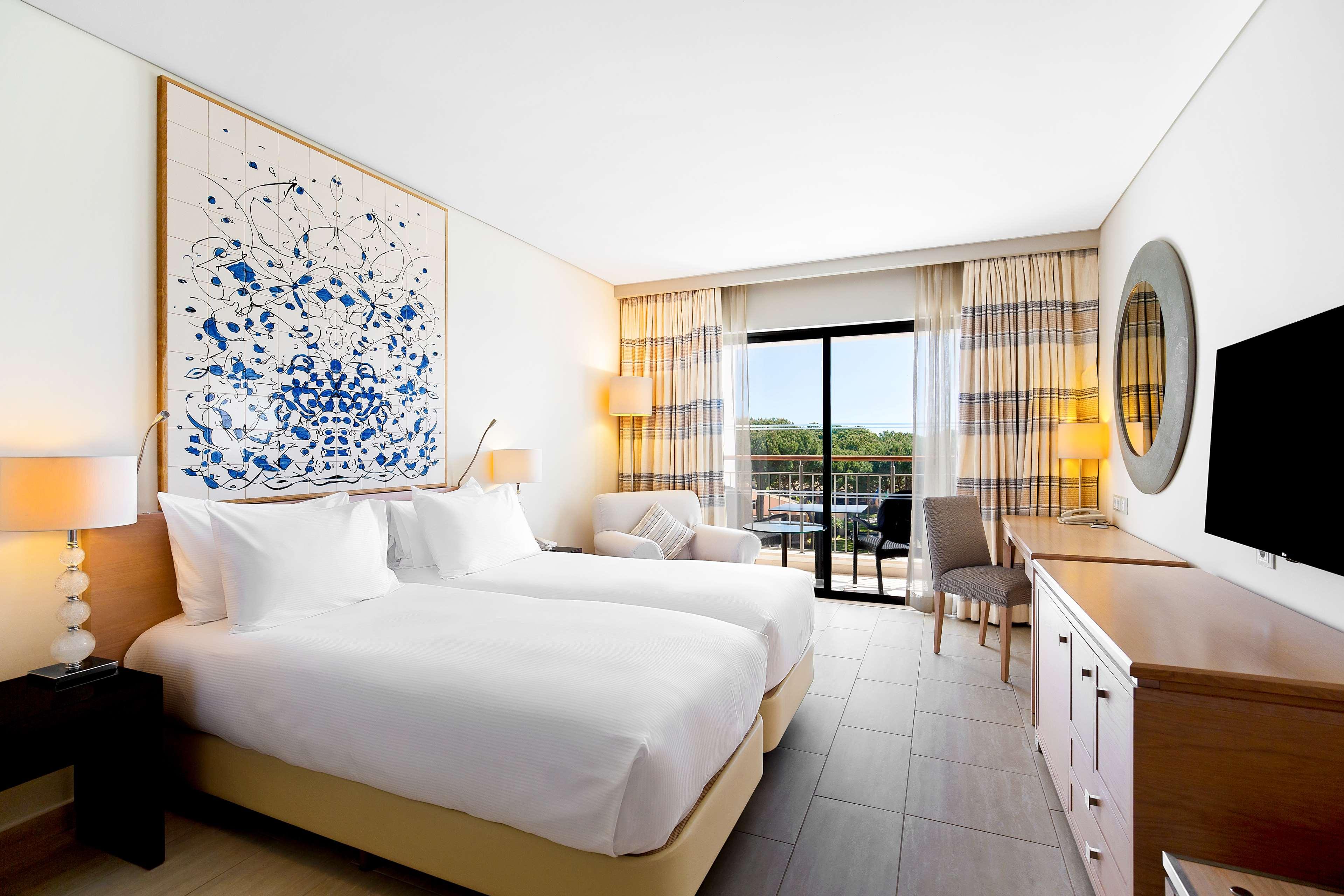 Twin Deluxe Golf View