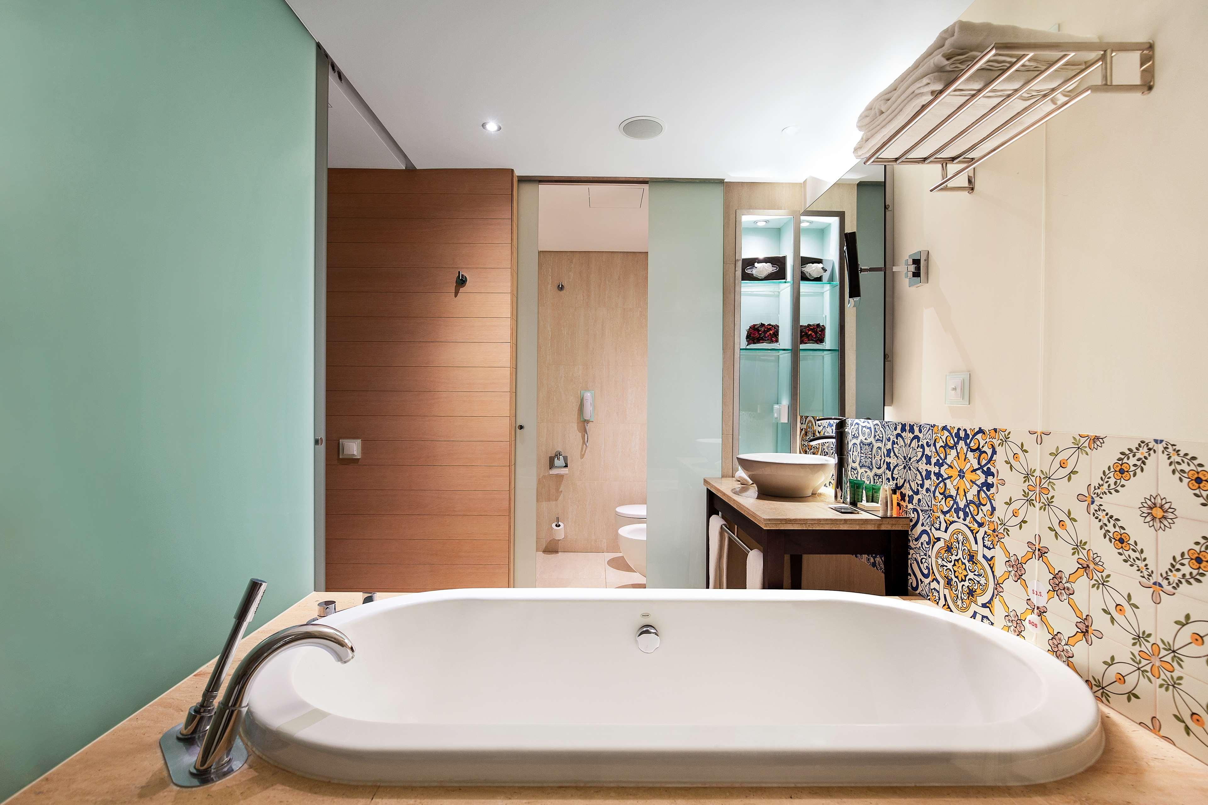 Double Deluxe King Bed