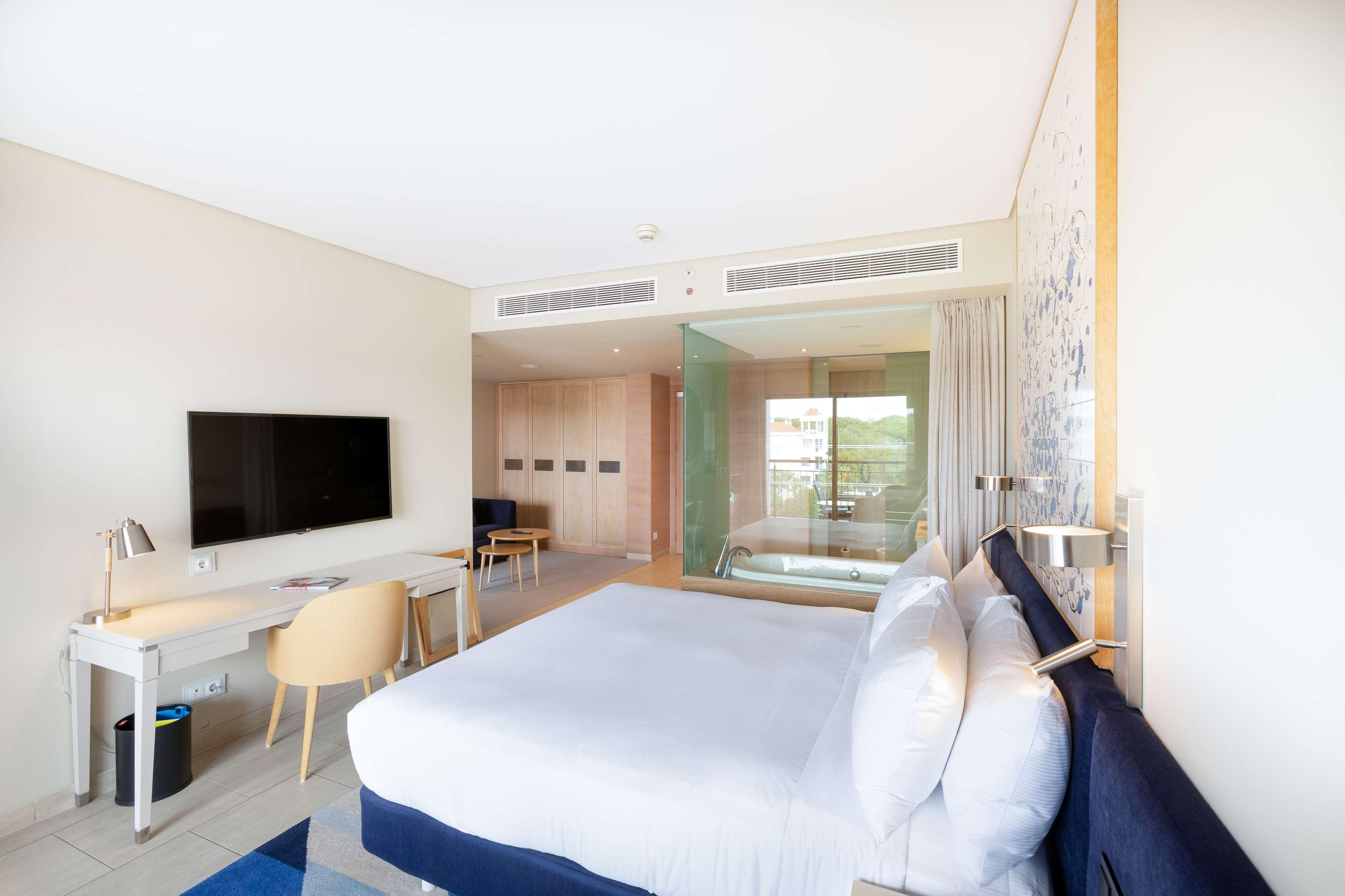 Double Deluxe King Bed