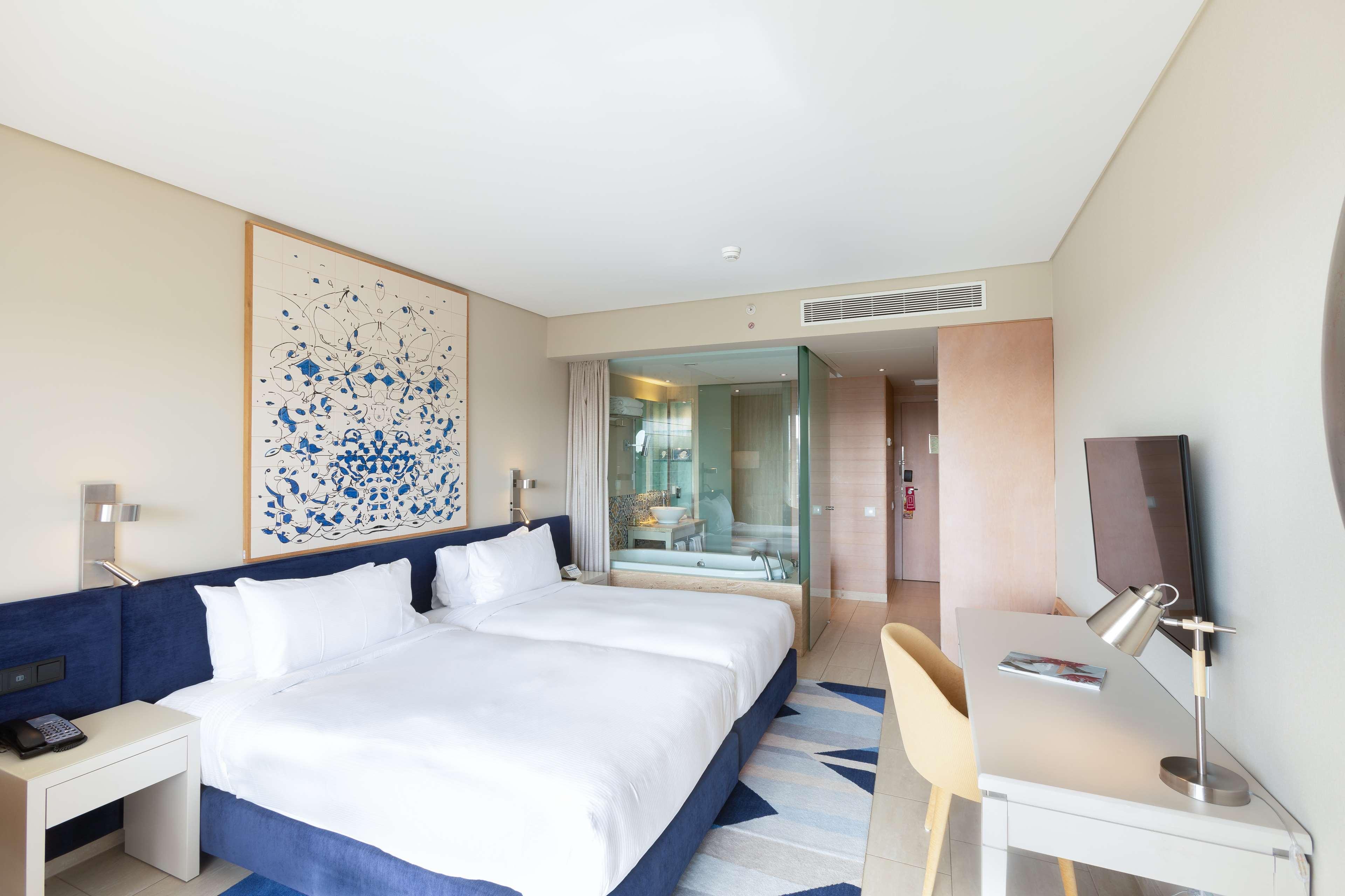 Twin Deluxe Golf View