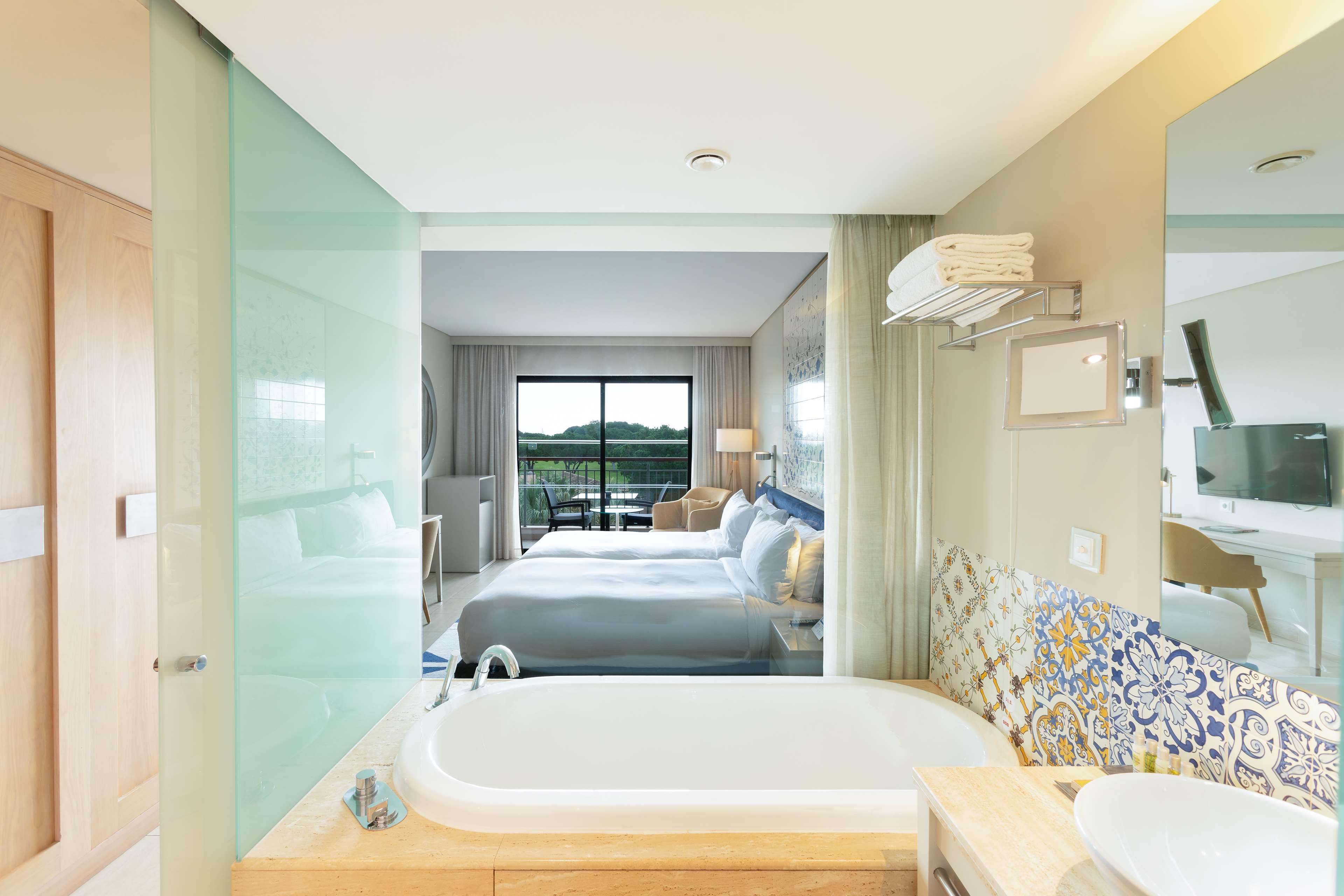 Twin Deluxe Golf View