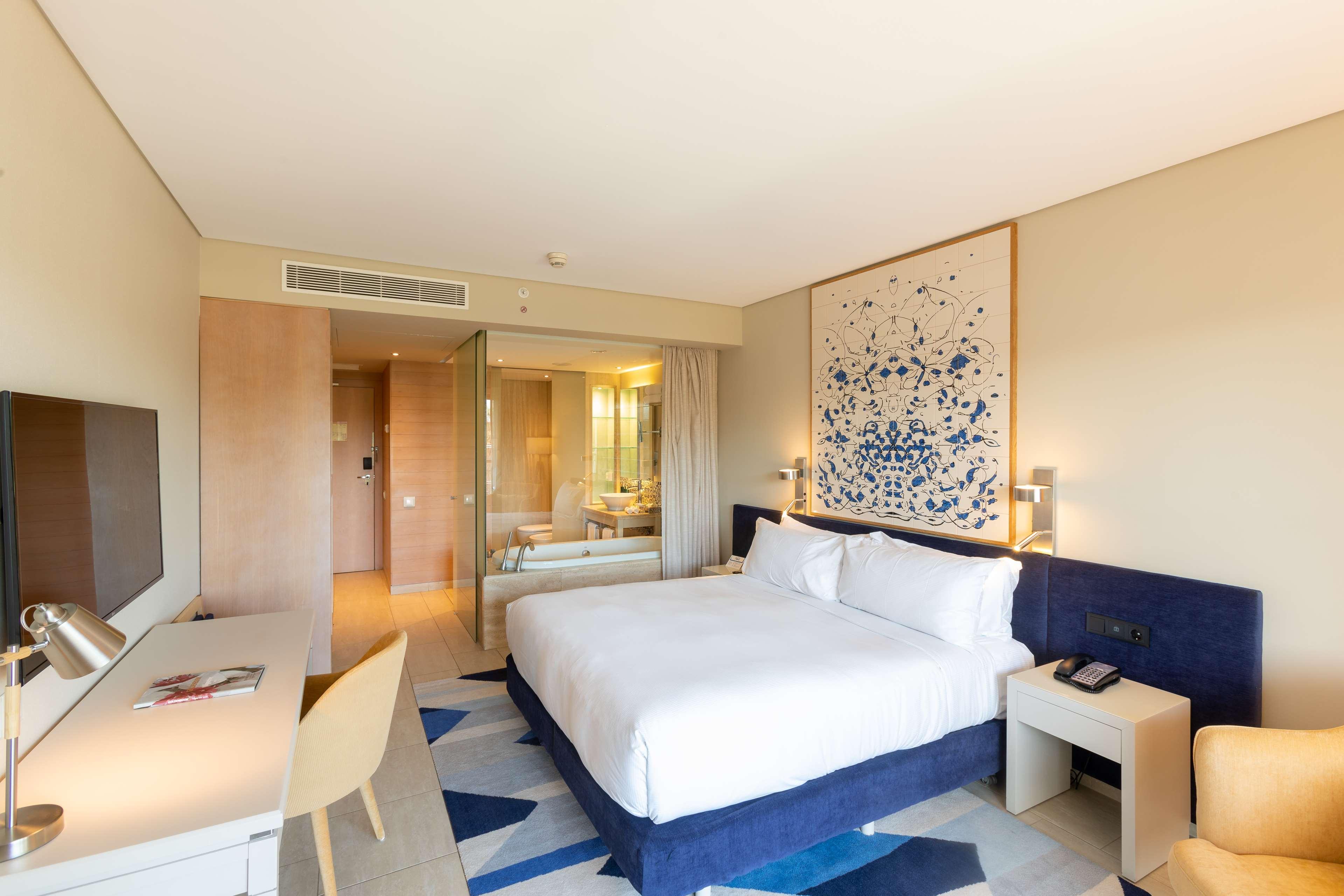 Double Deluxe King Bed