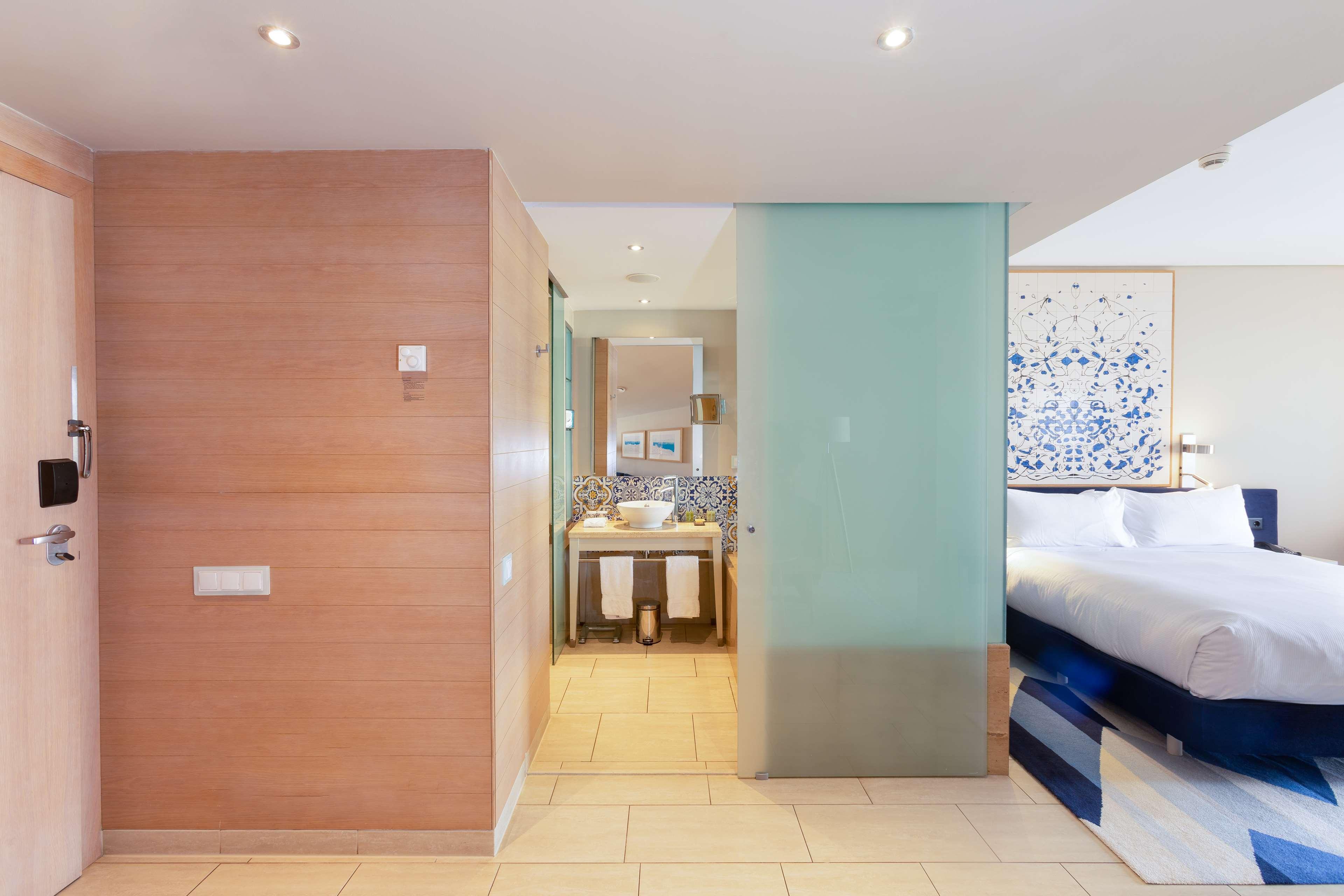 Double Deluxe King Bed