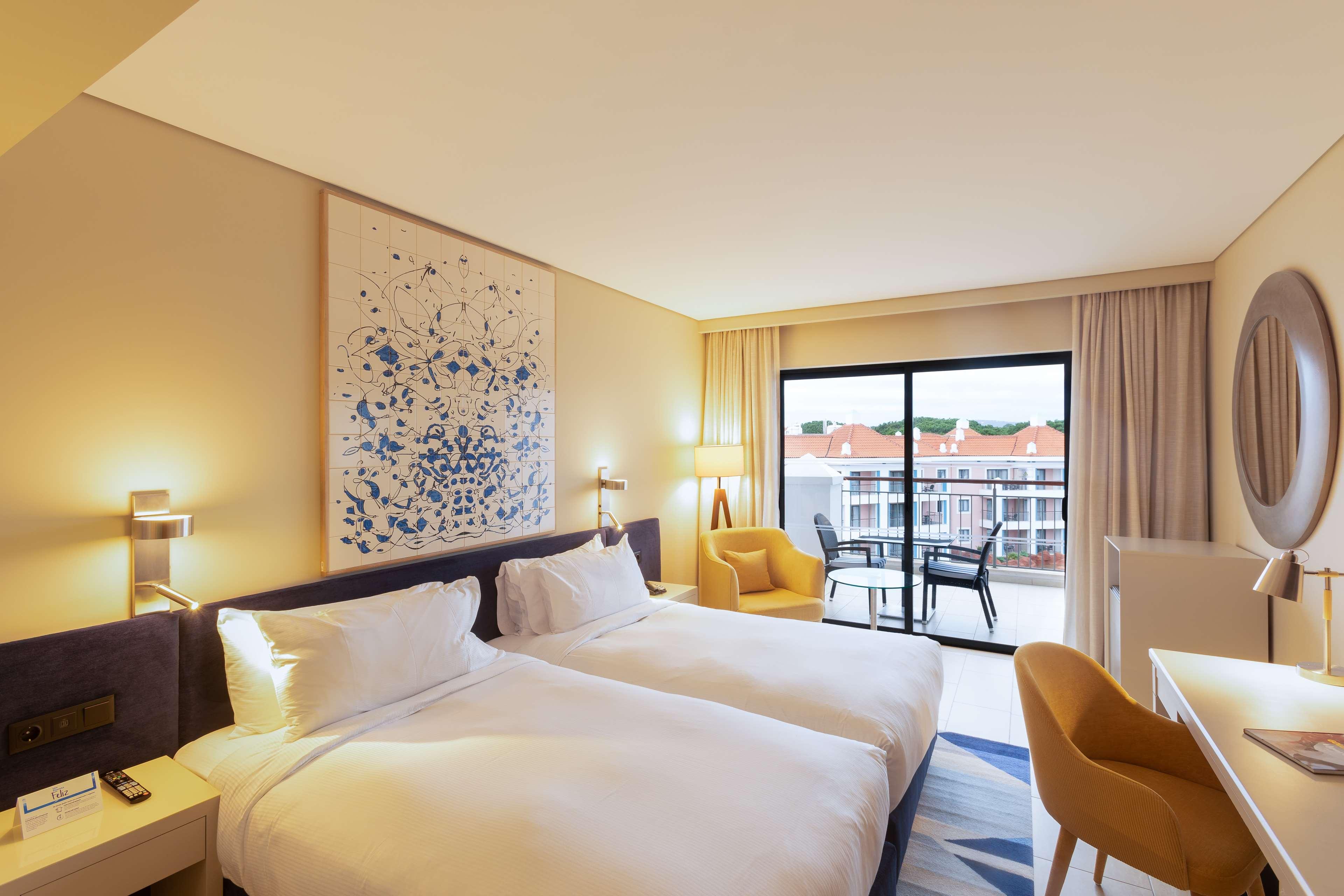 Twin Deluxe Pool View