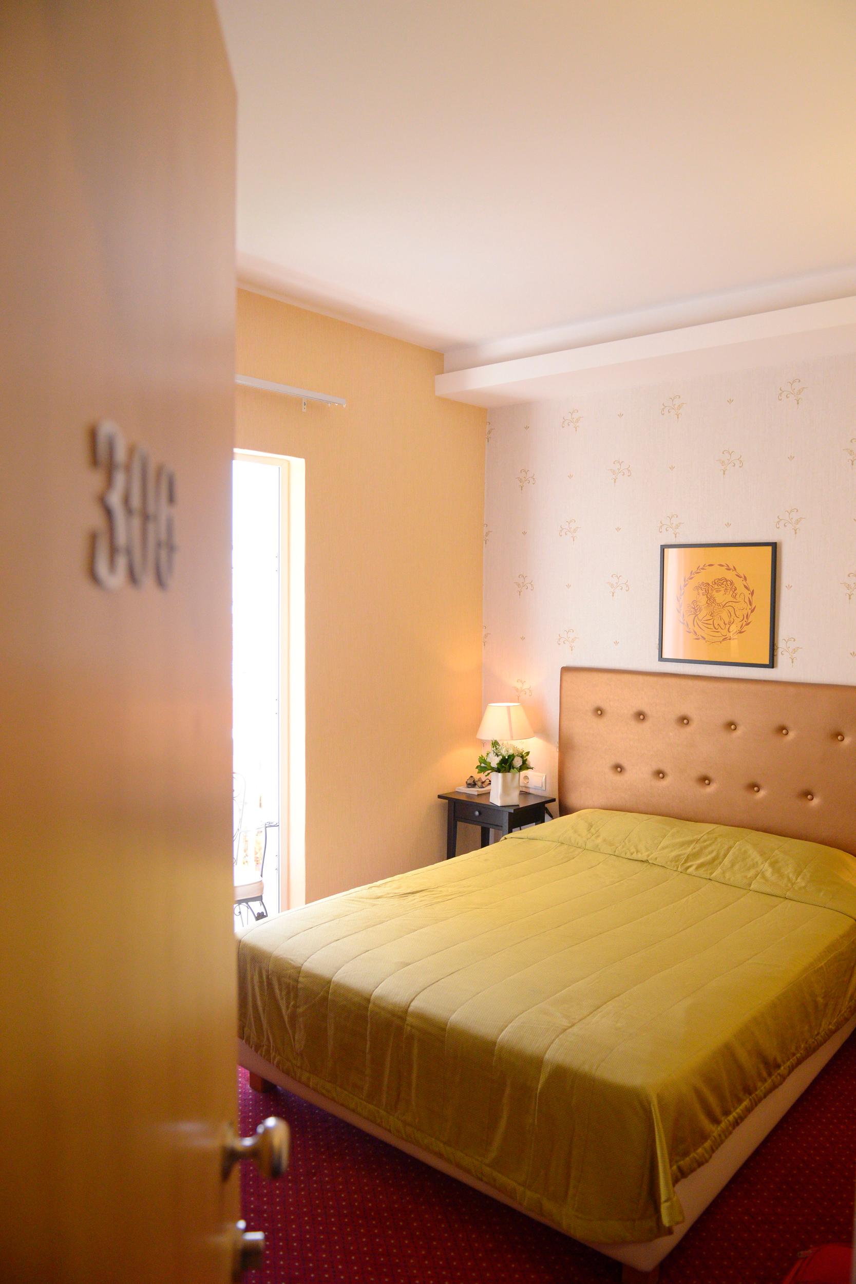 Double or Twin Standard