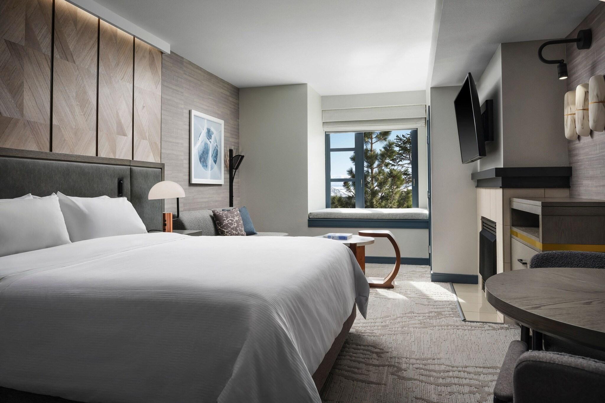 Studio Accessible King Size Bed