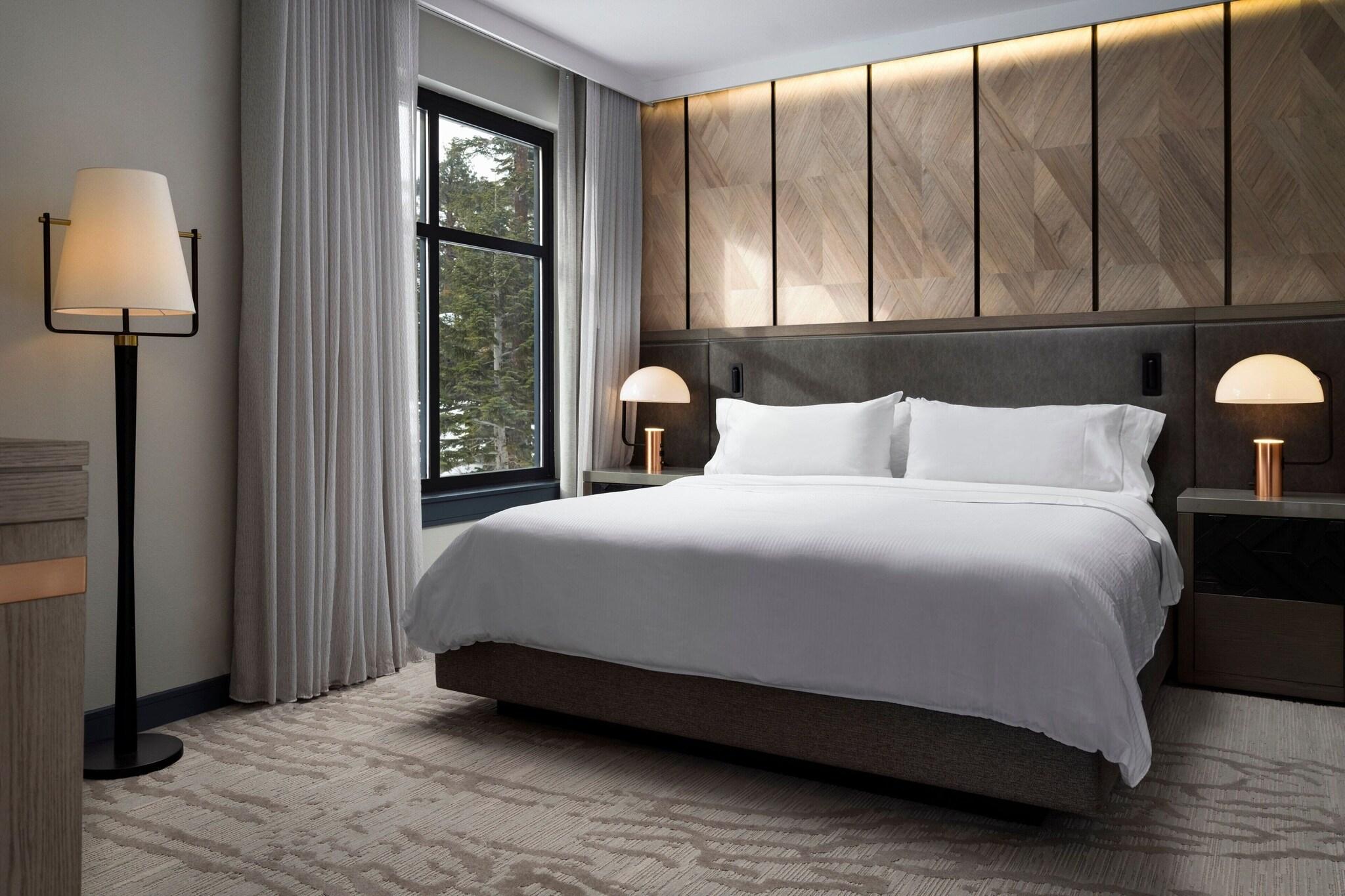 Studio Accessible King Size Bed