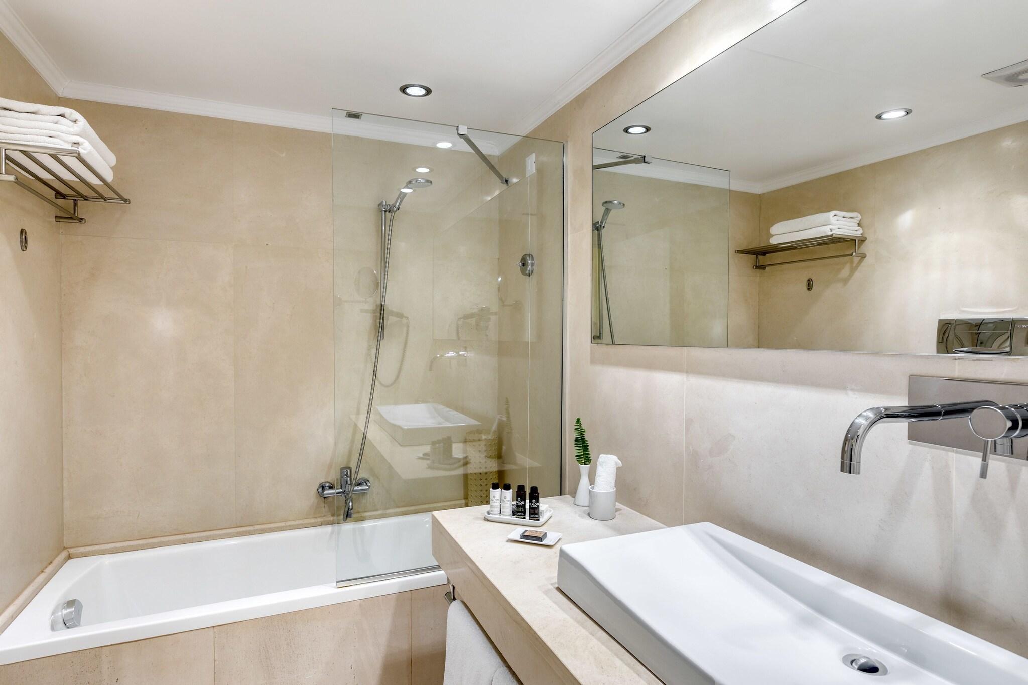 Quadruple Connecting Room