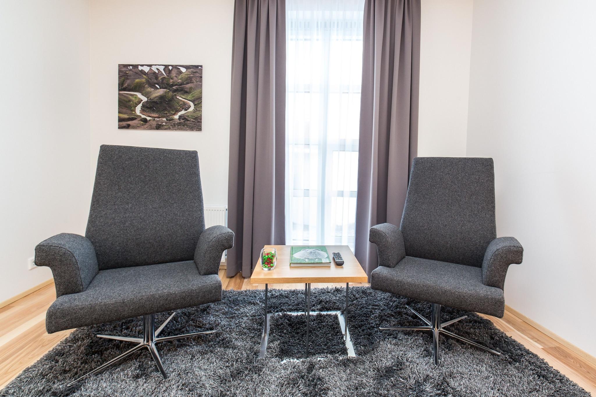 Junior Suite Queen Size Bed