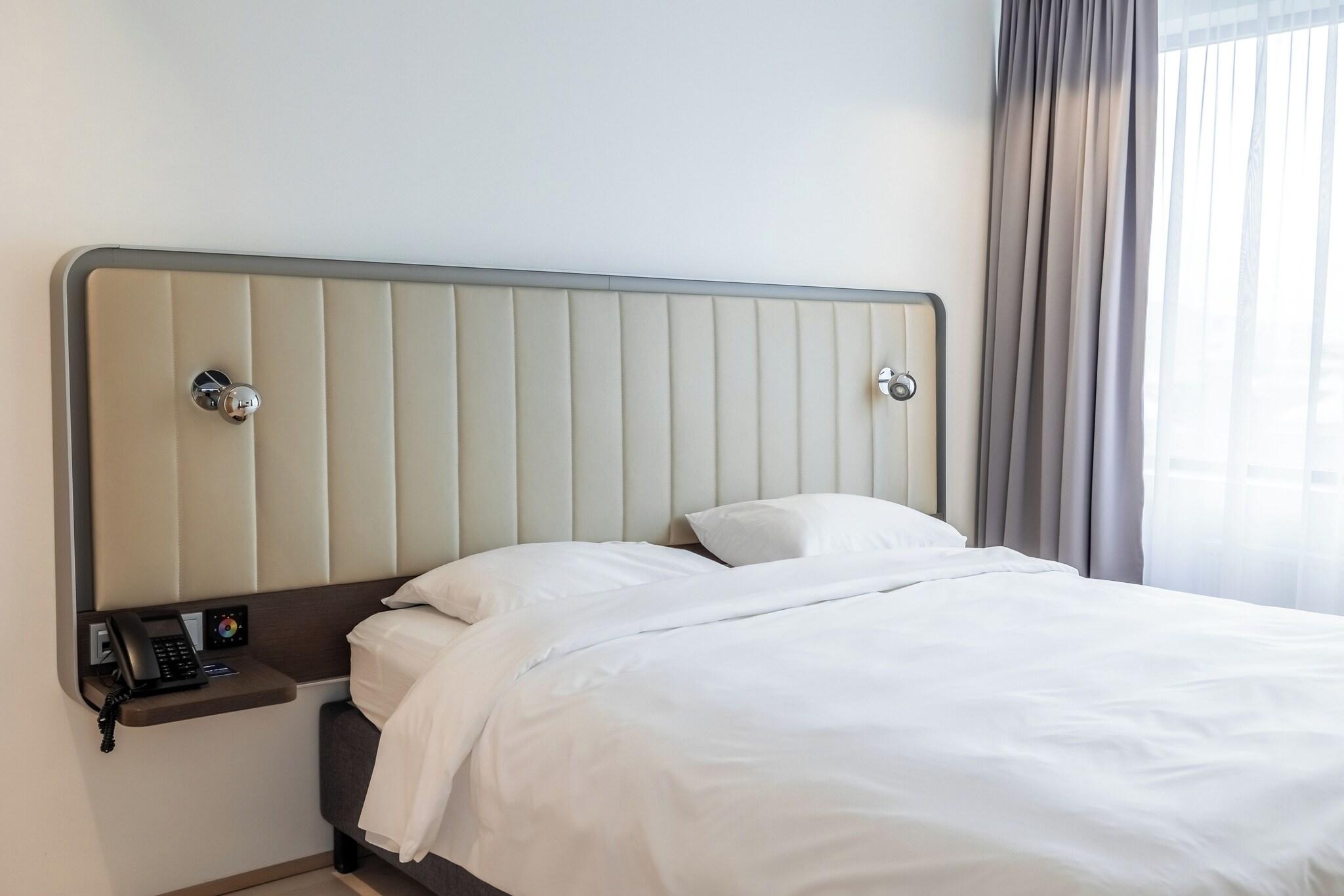 Double Guest Room Queen Bed