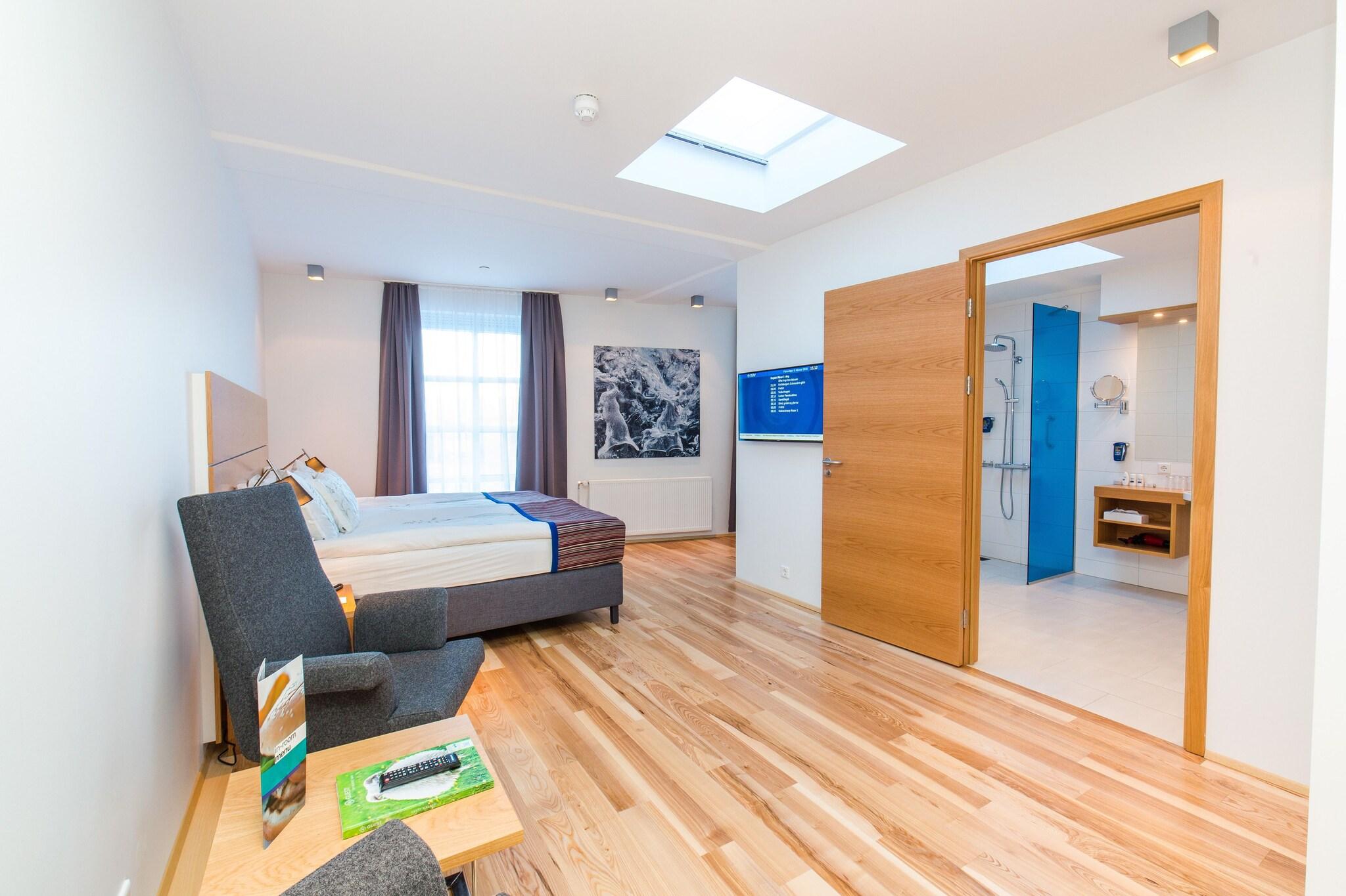 Double Guest Room Queen Bed