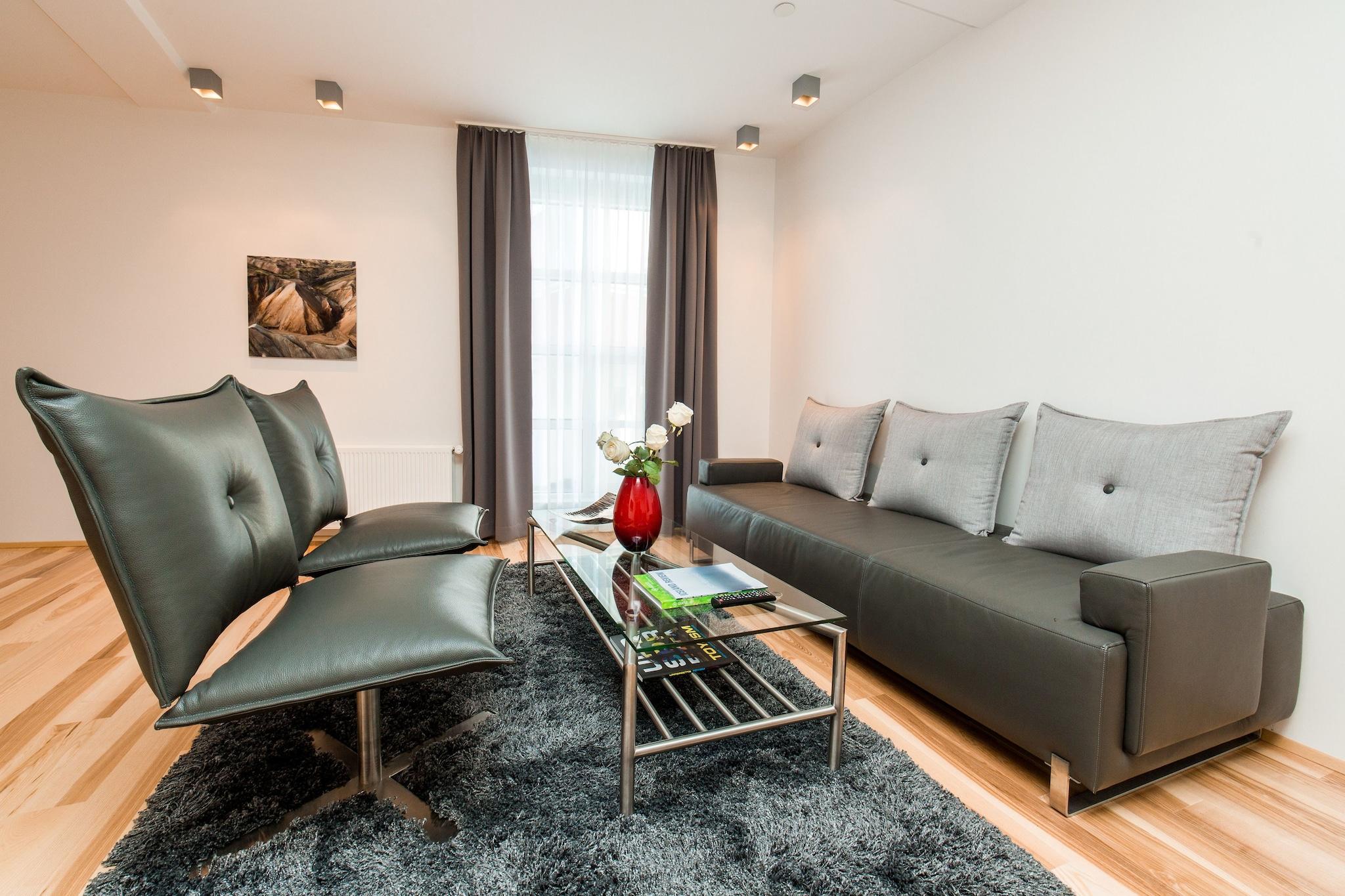 Junior Suite Queen Size Bed