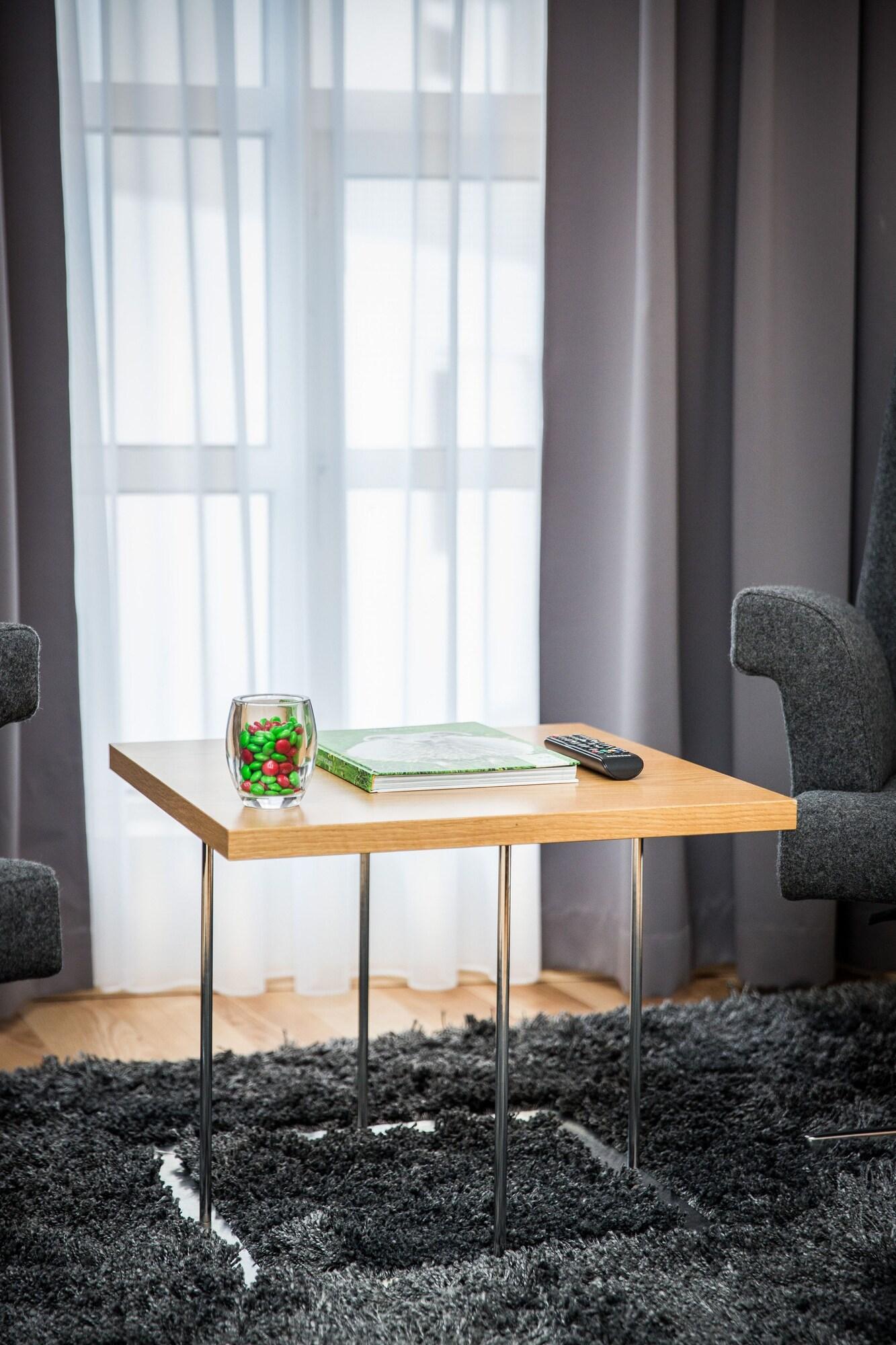 Junior Suite Queen Size Bed