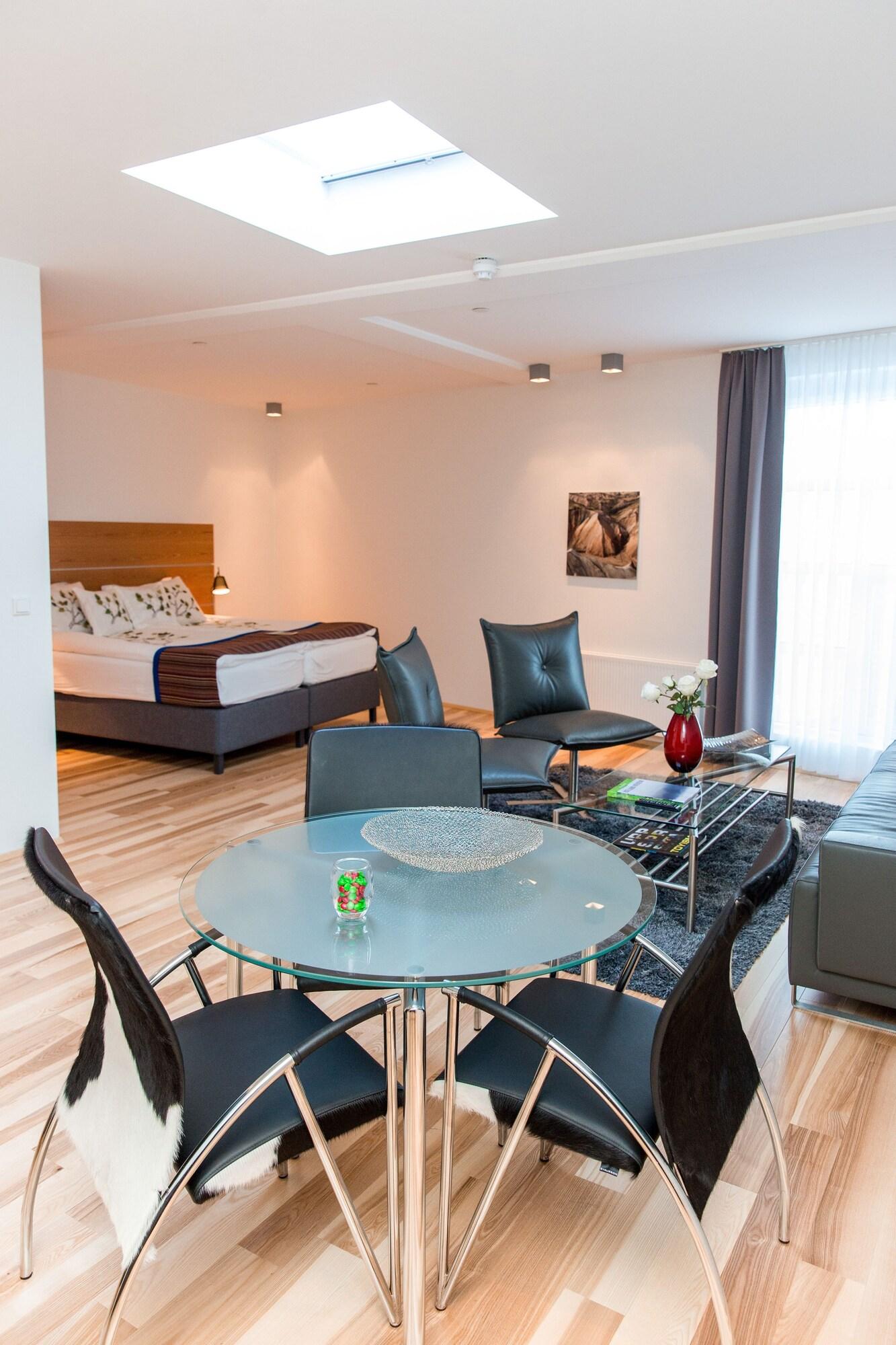 Junior Suite Queen Size Bed