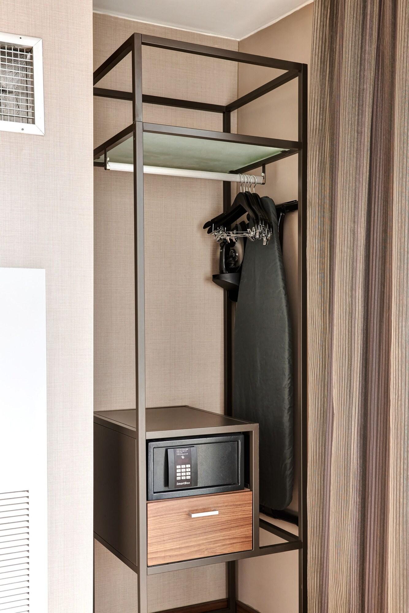 Double City View King Bed