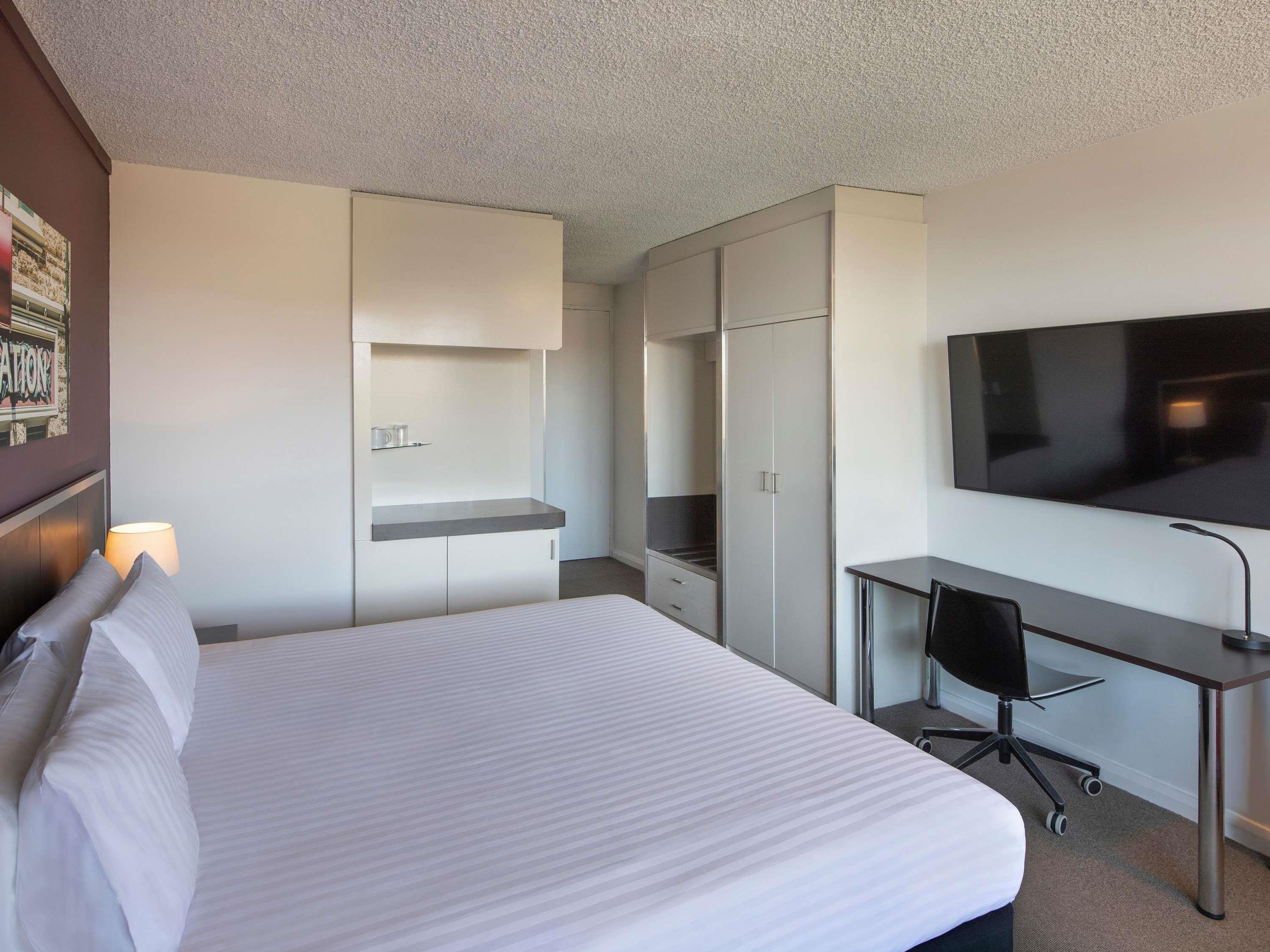 Double Deluxe Queen Bed