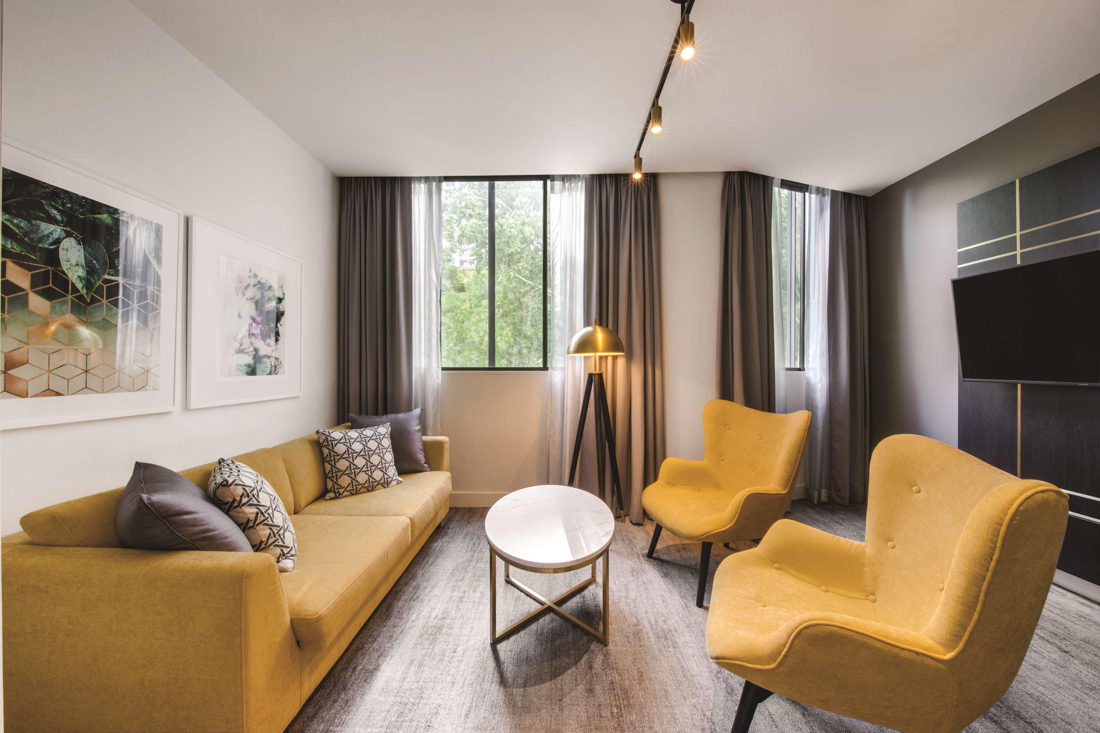 Suite Deluxe Queen Bed