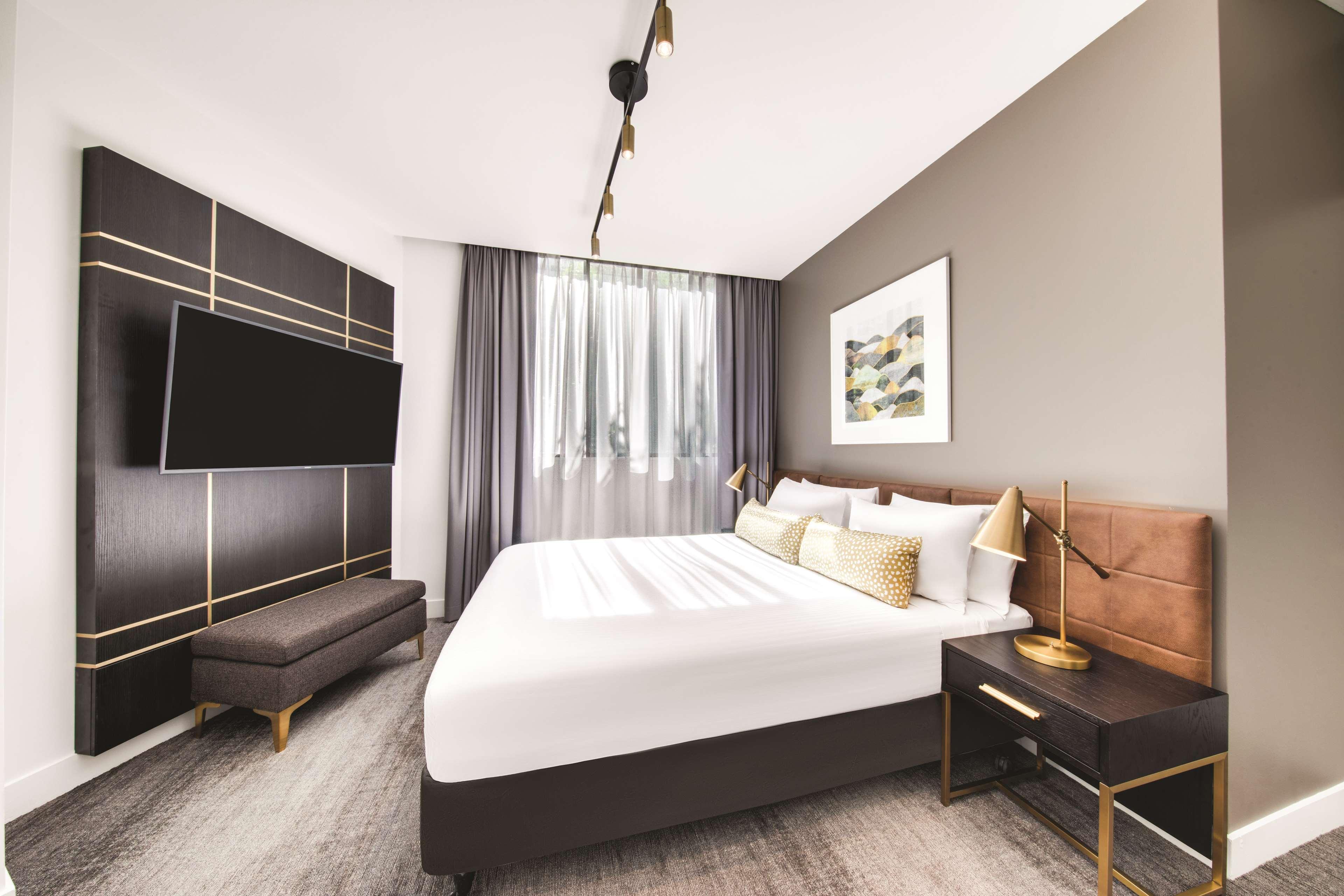 Suite Deluxe Queen Bed