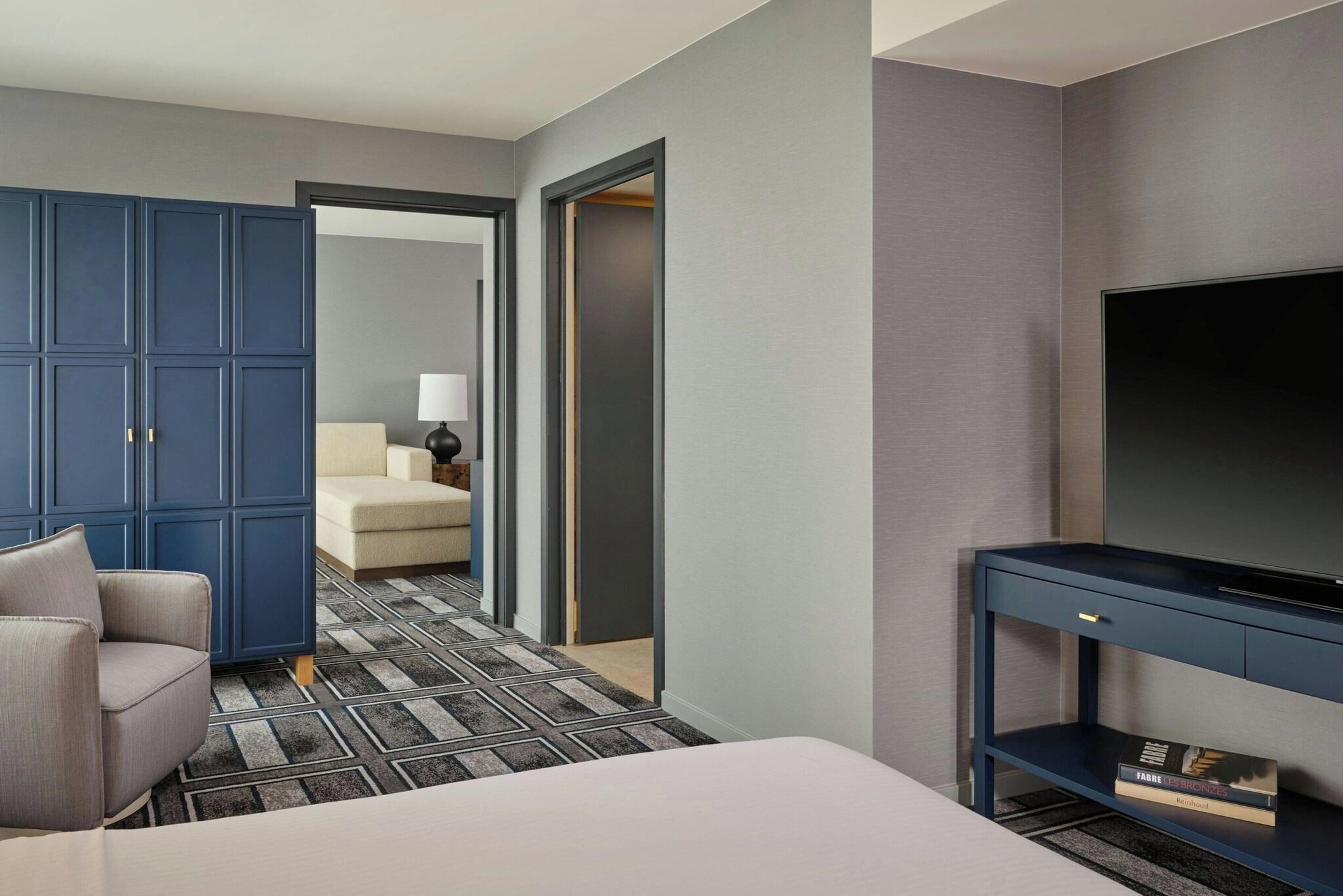 Suite King Size Bed