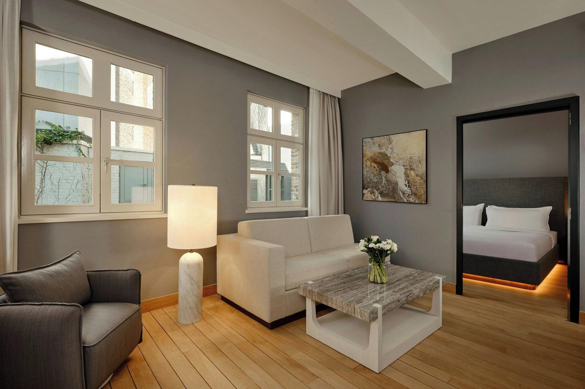 Suite King Size Bed