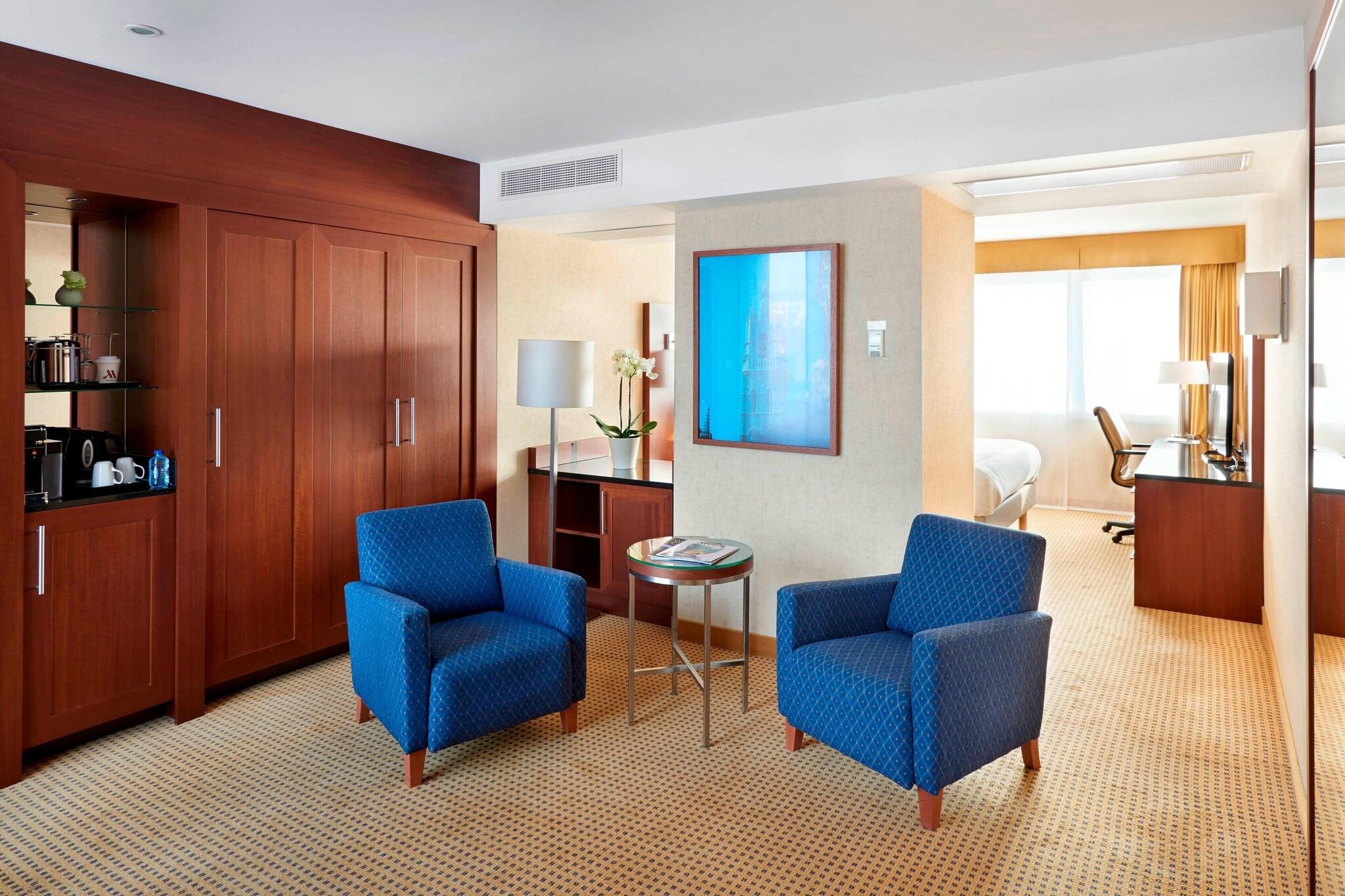 Junior Suite King Size Bed