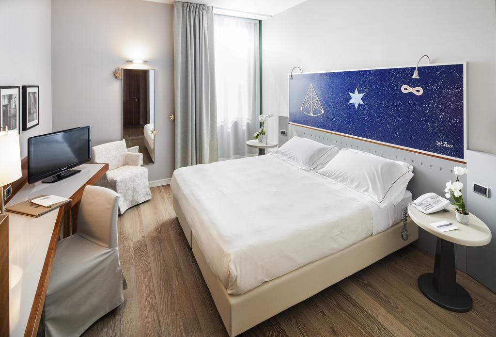 Double or Twin Standard