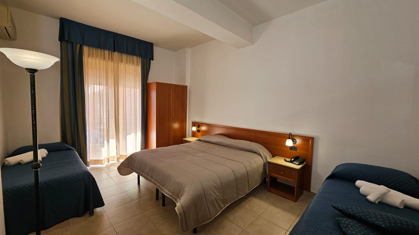 Quadruple One Bedroom One Bathroom