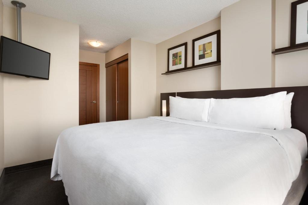 Double Queen Bed Non Smoking