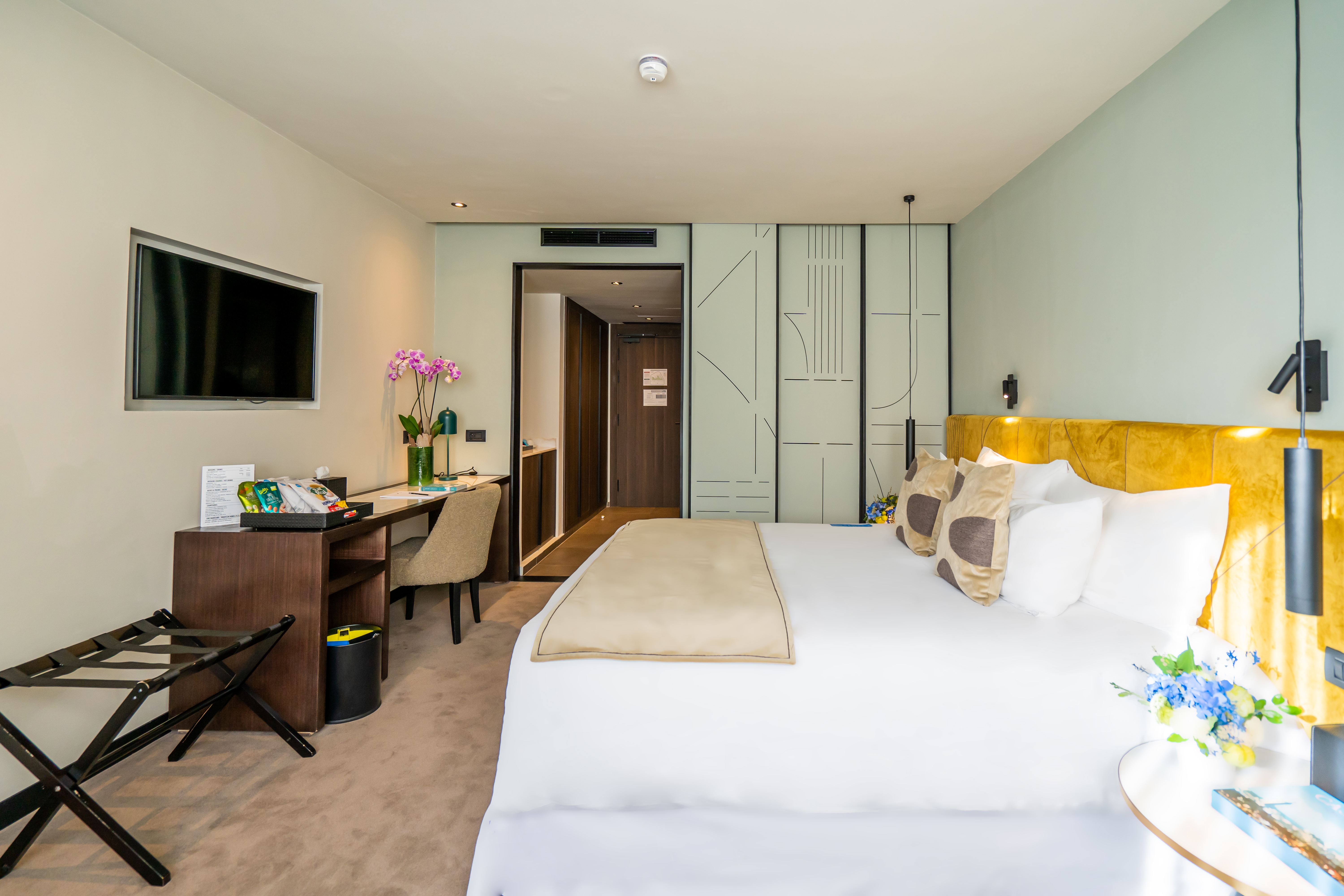 Double Deluxe Two Beds