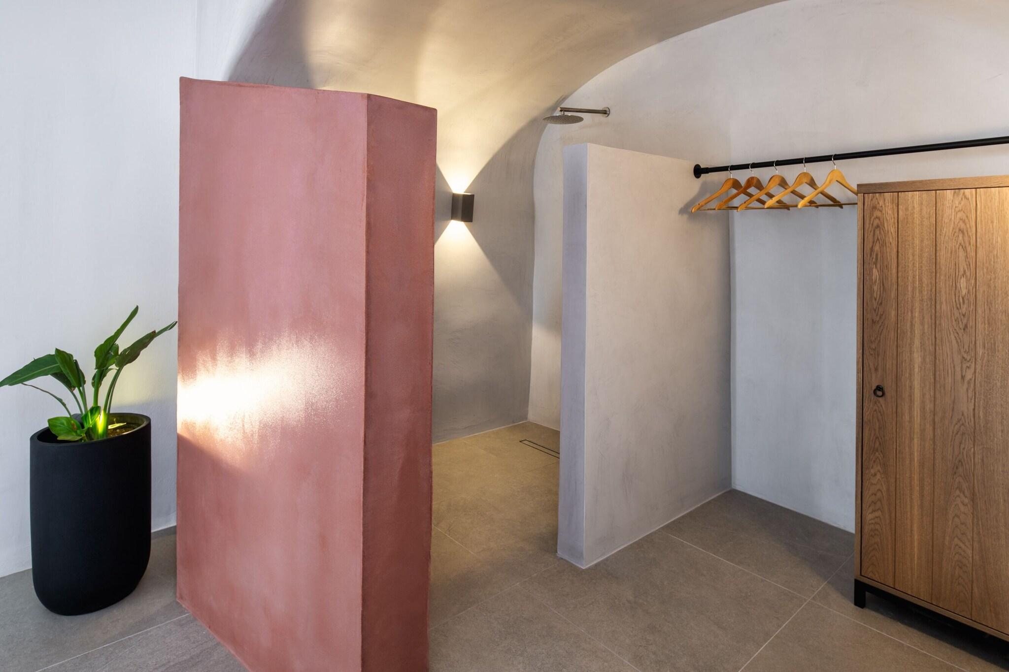 Cave Superior with Views