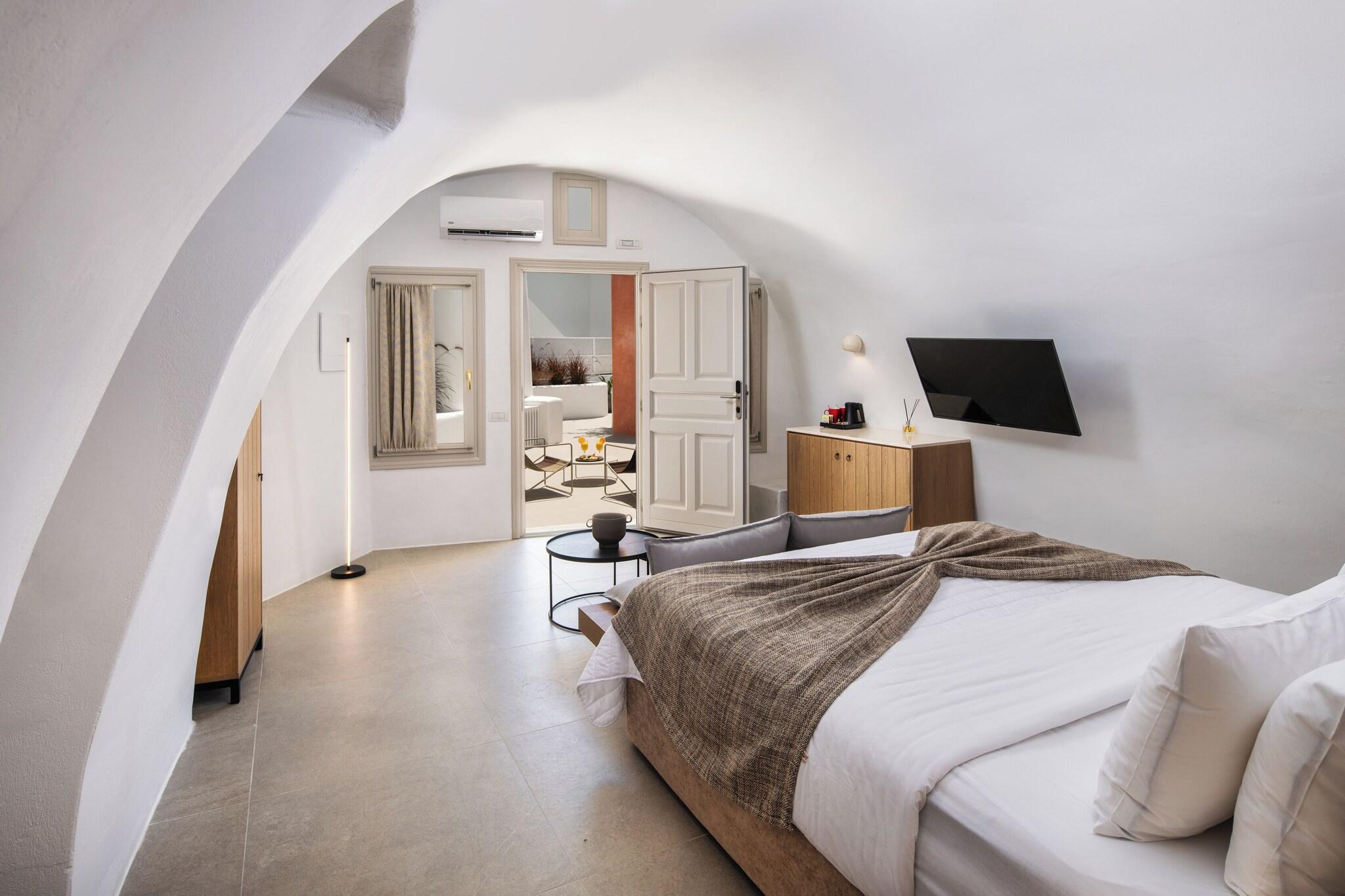 Cave Superior with Views