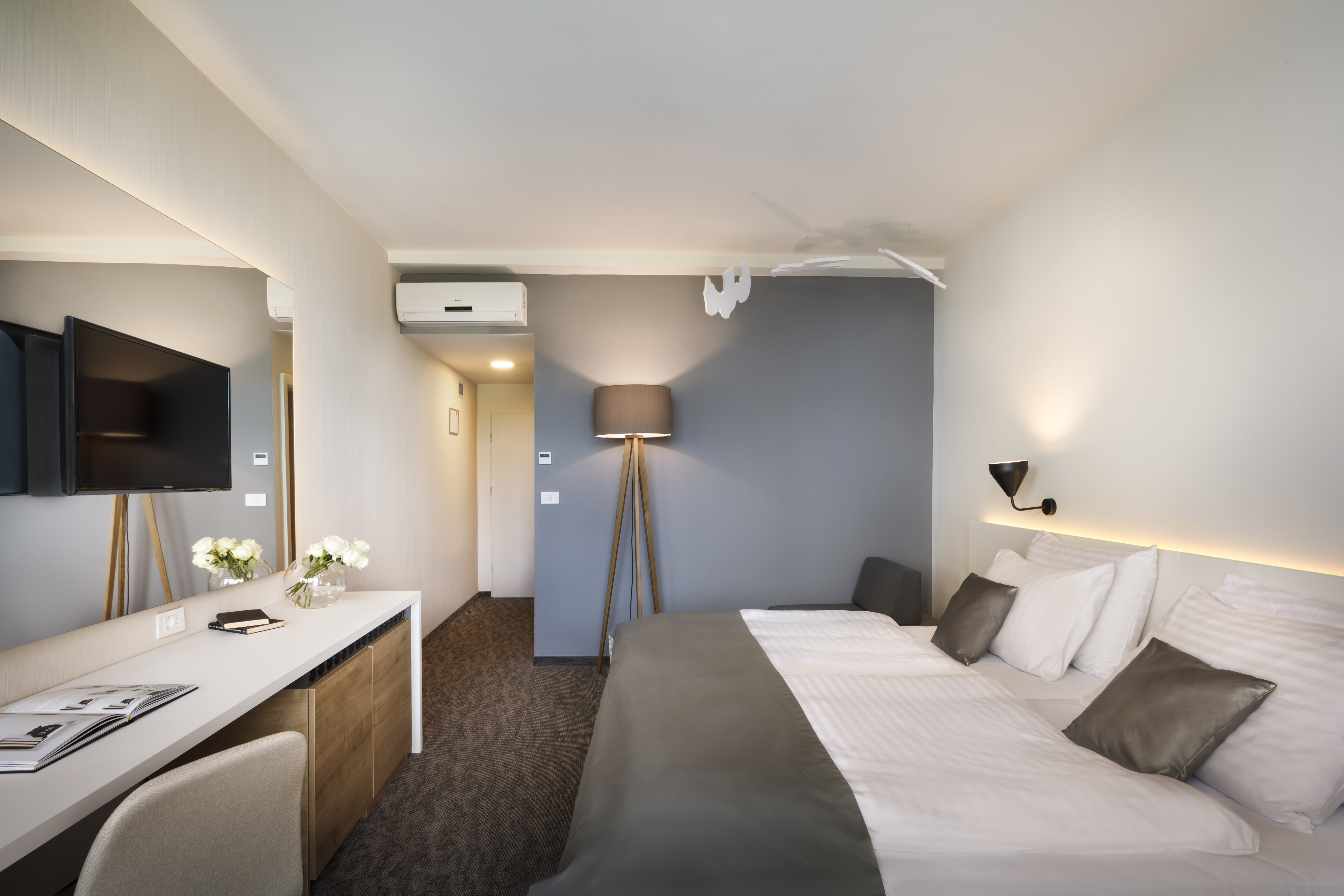 Twin Park View with Balcony