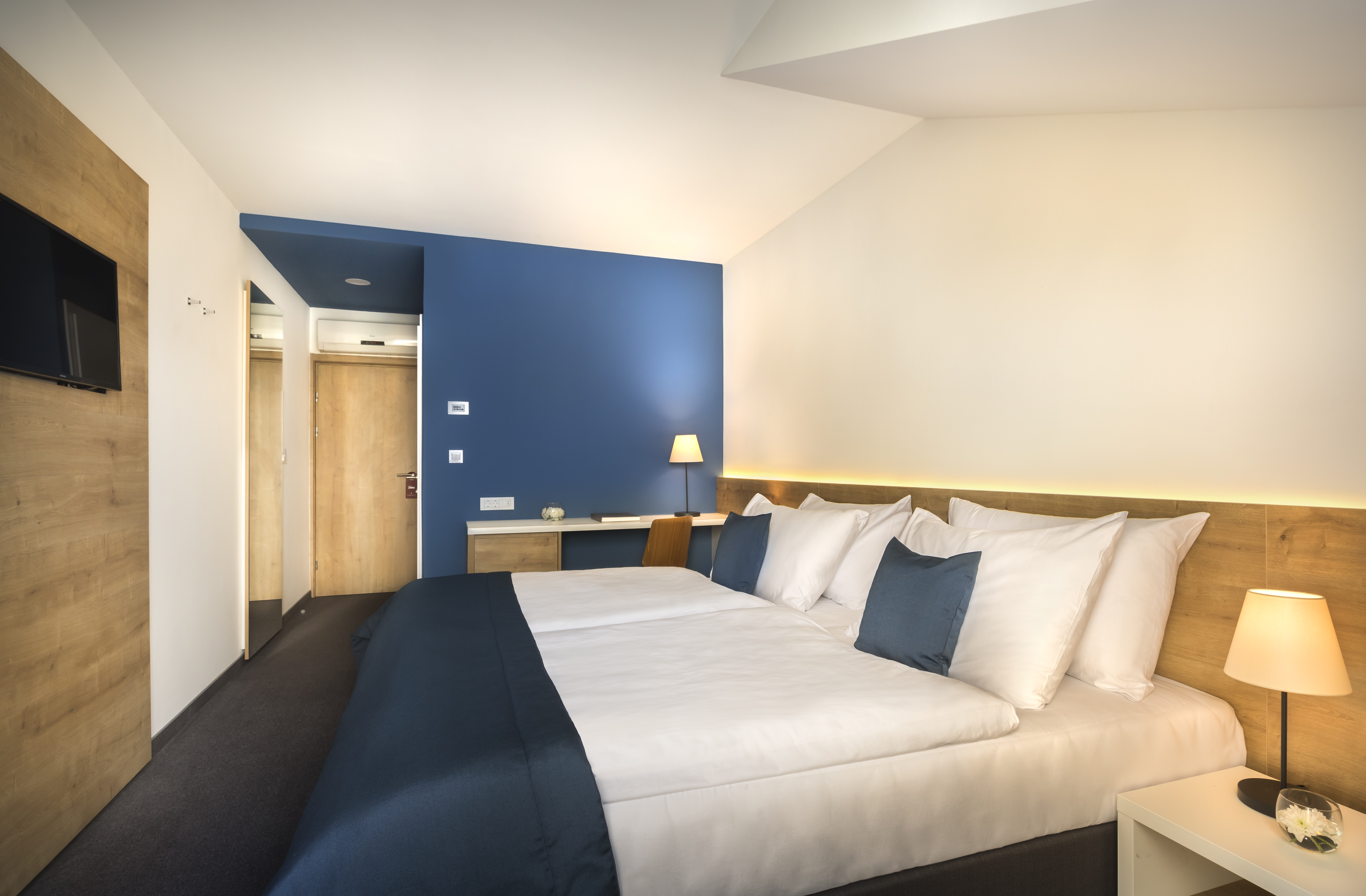 Twin Side Sea View with Balcony