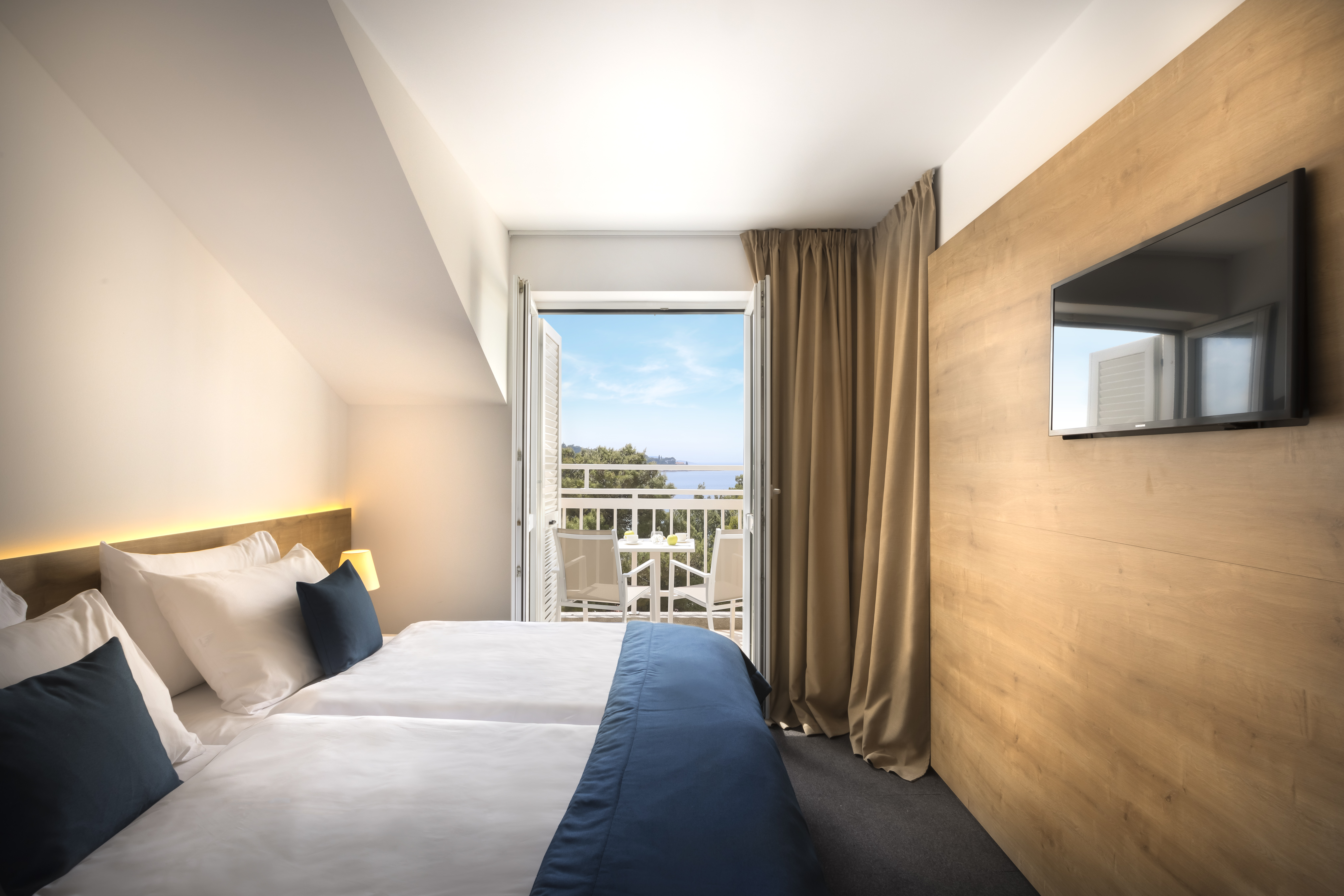 Twin Side Sea View with Balcony