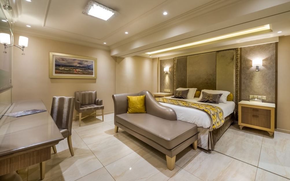 Suite Queen Size Bed