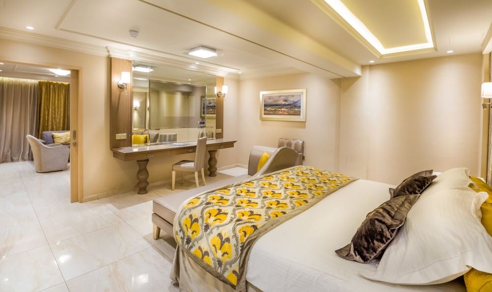 Suite Queen Size Bed