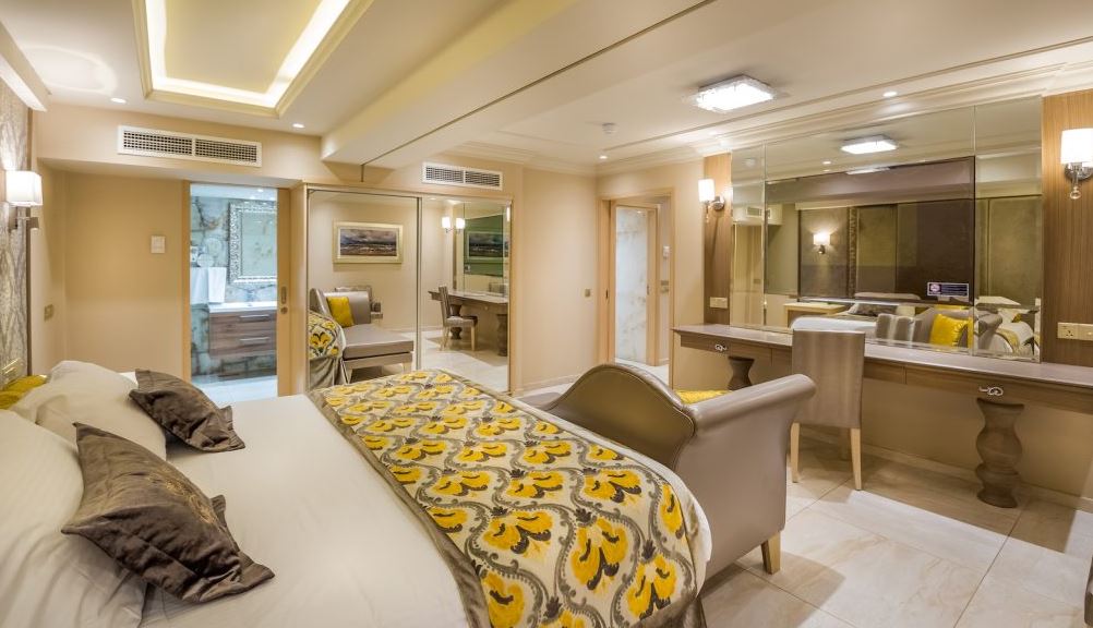 Suite Queen Size Bed