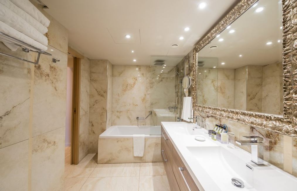 Suite Queen Size Bed