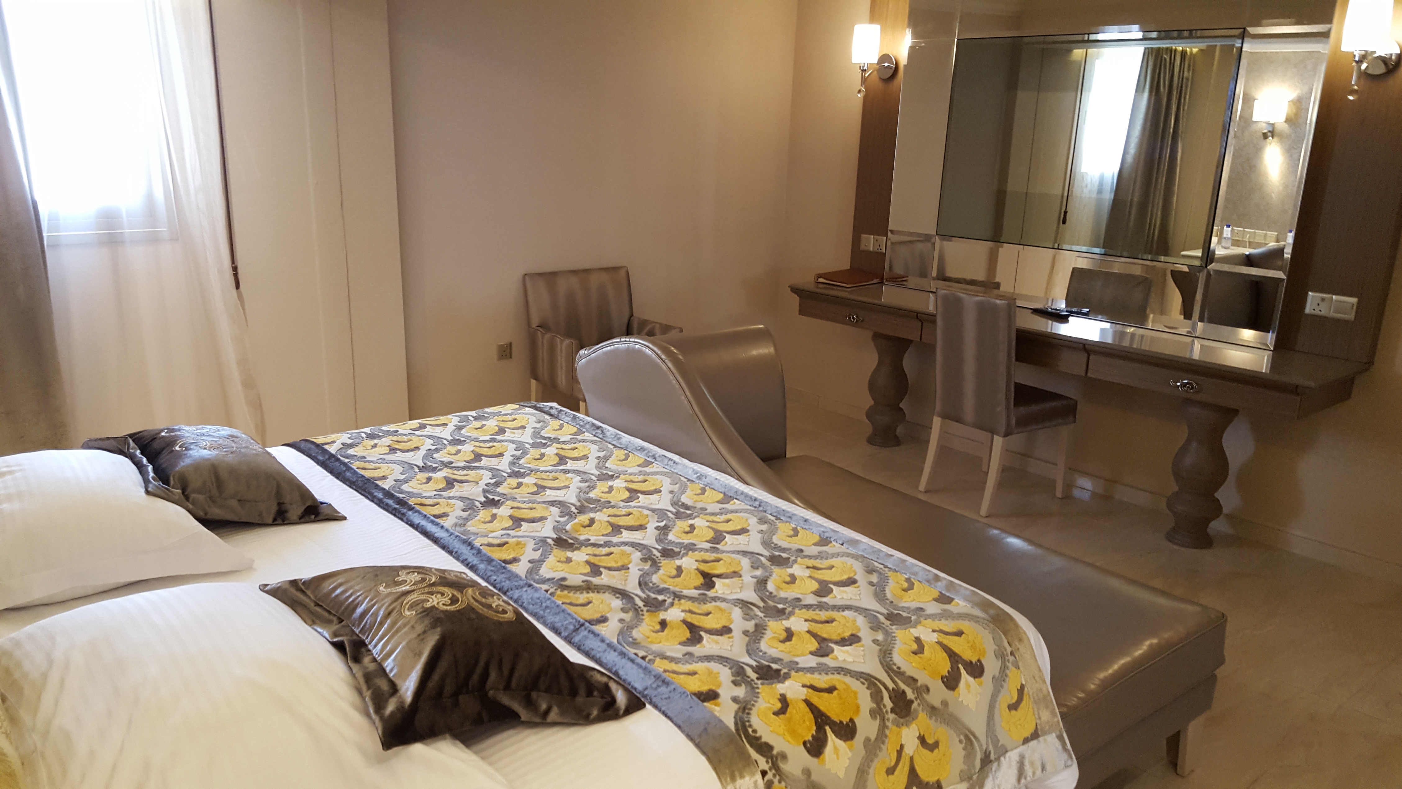 Suite Queen Size Bed