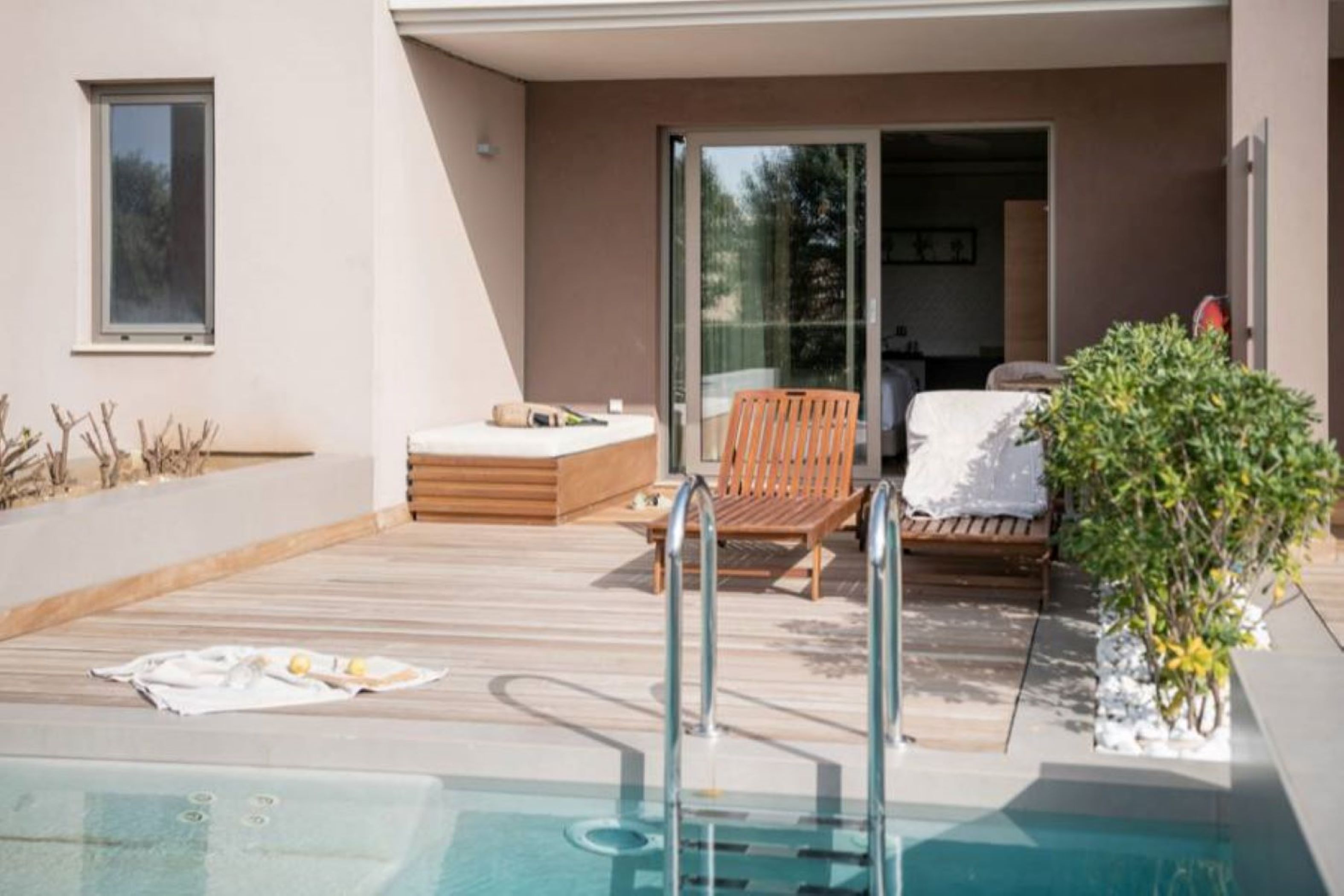 Double or Twin with Private Pool