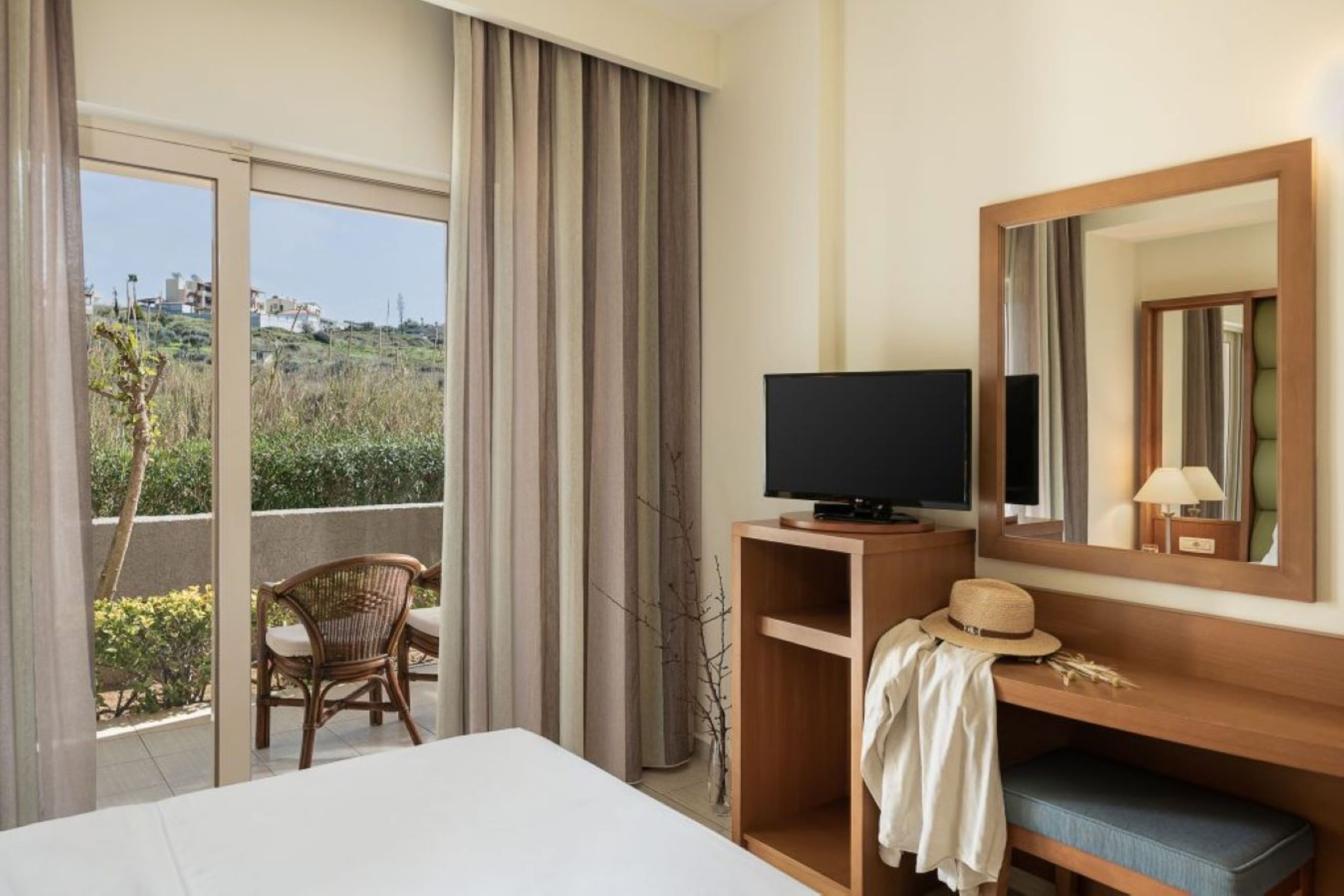 Junior Suite Land View