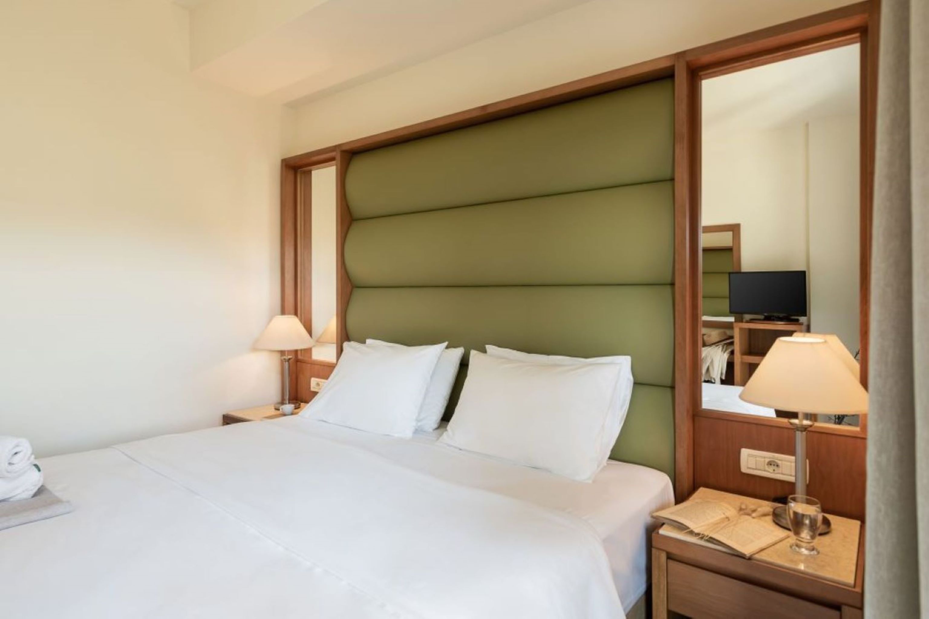 Junior Suite Land View